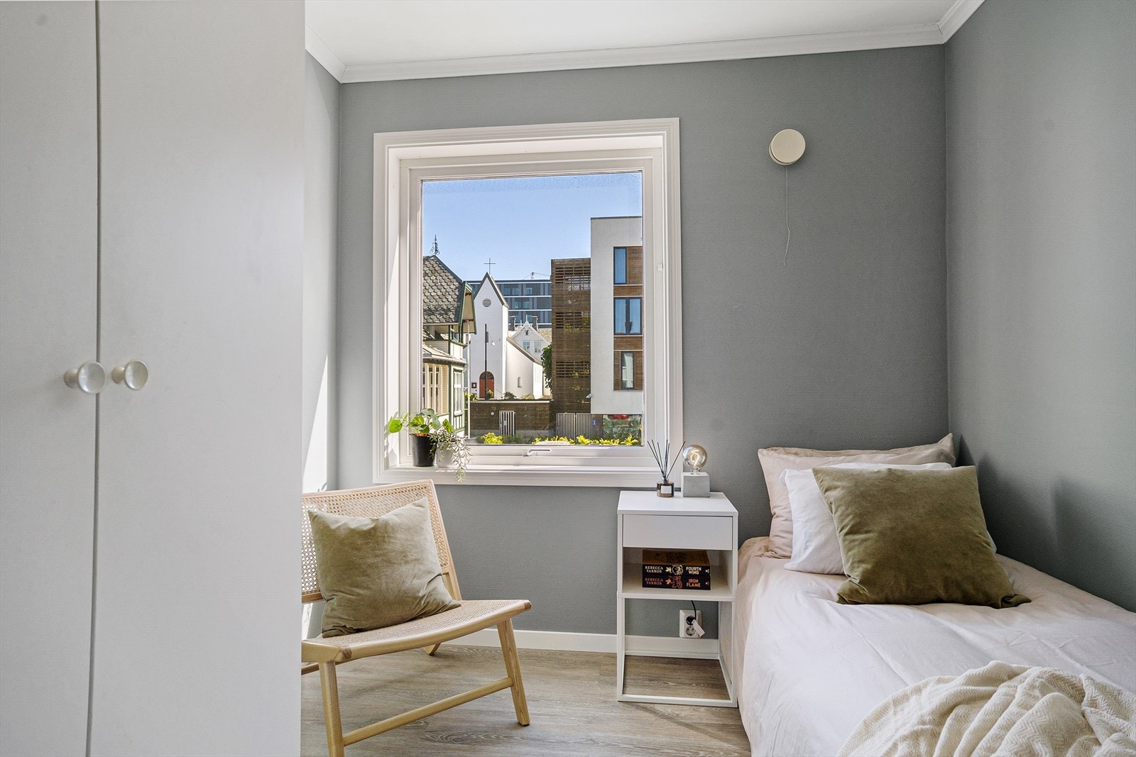 Soverom nr. 2 passer ypperlig som barnerom, gjesterom eller hjemmekontor Galleribilde