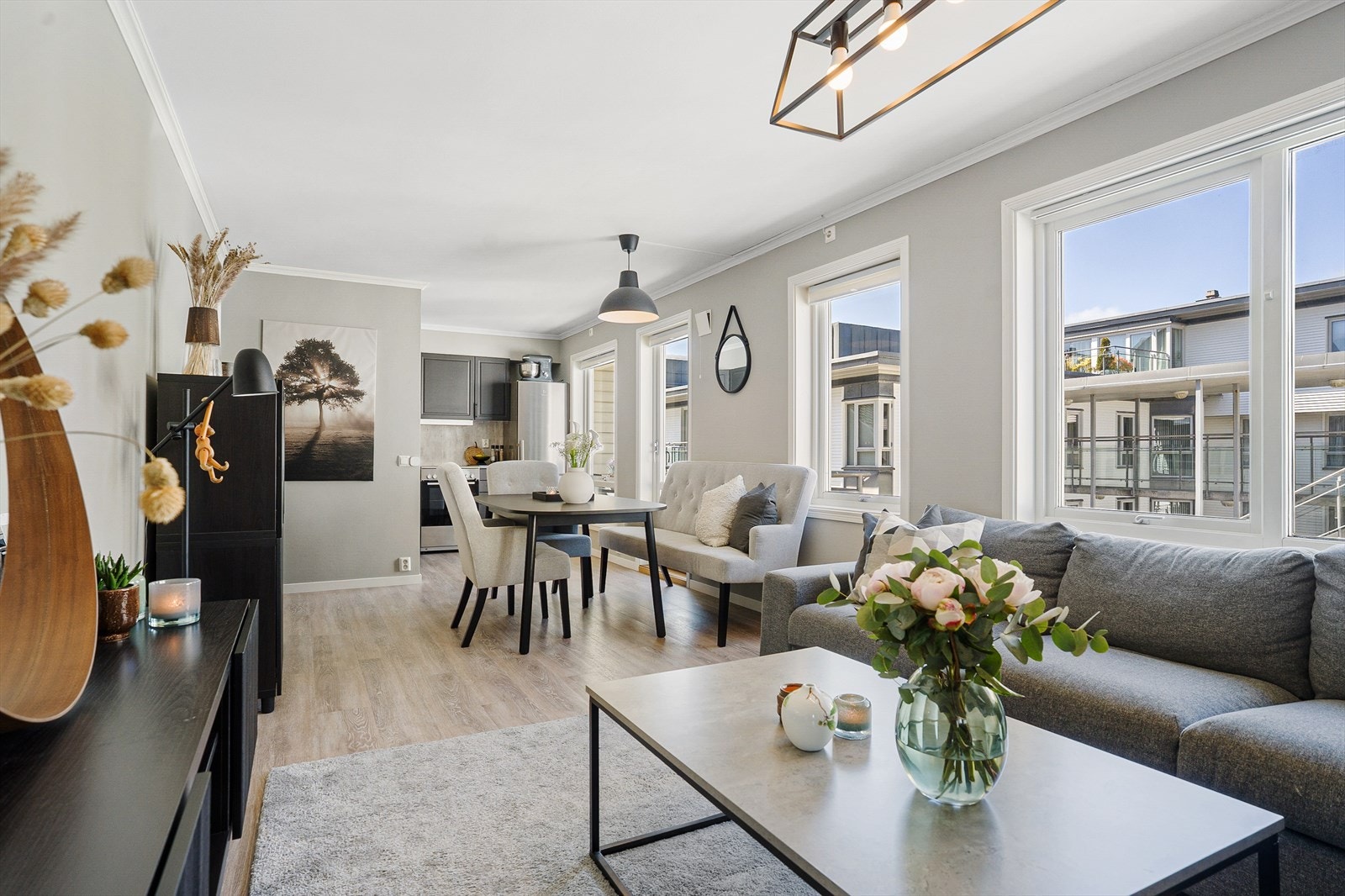 Velkommen til Strandgata 20 - presentert av Christoffer Frøyland i Meglerhuset Rele Galleribilde