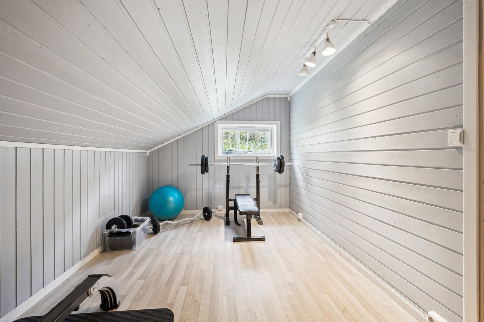 Innredet rom på loft. Galleribilde