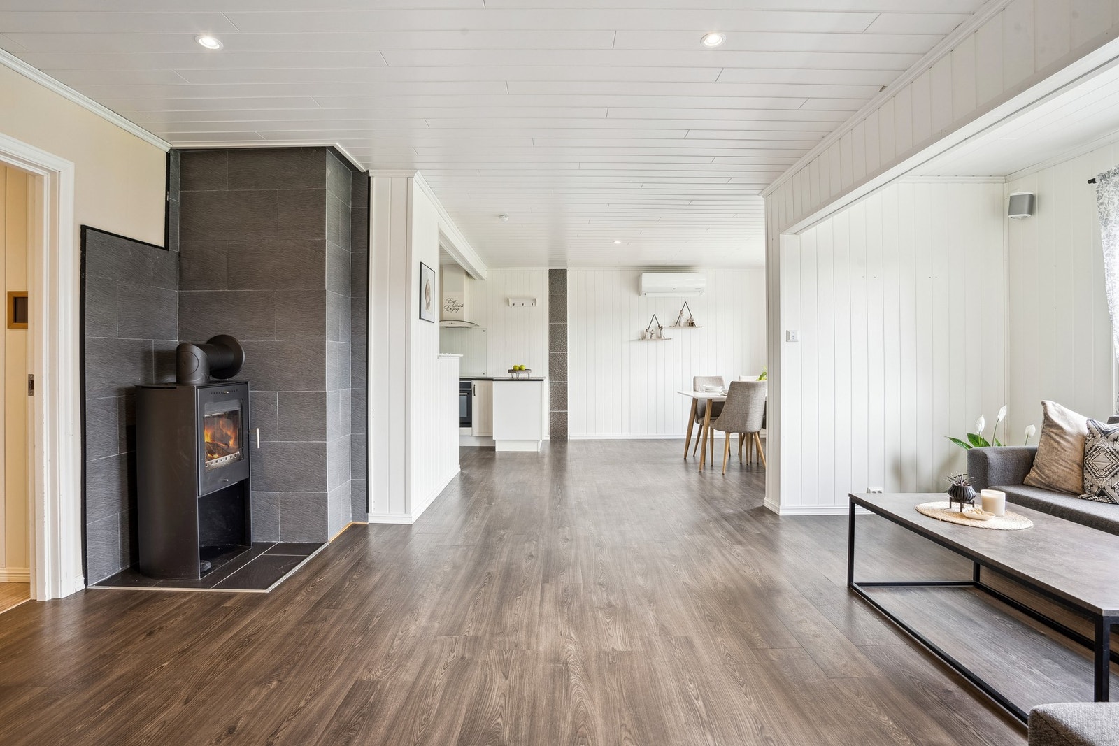 Stuen er delt opp i naturlige soner. Galleribilde