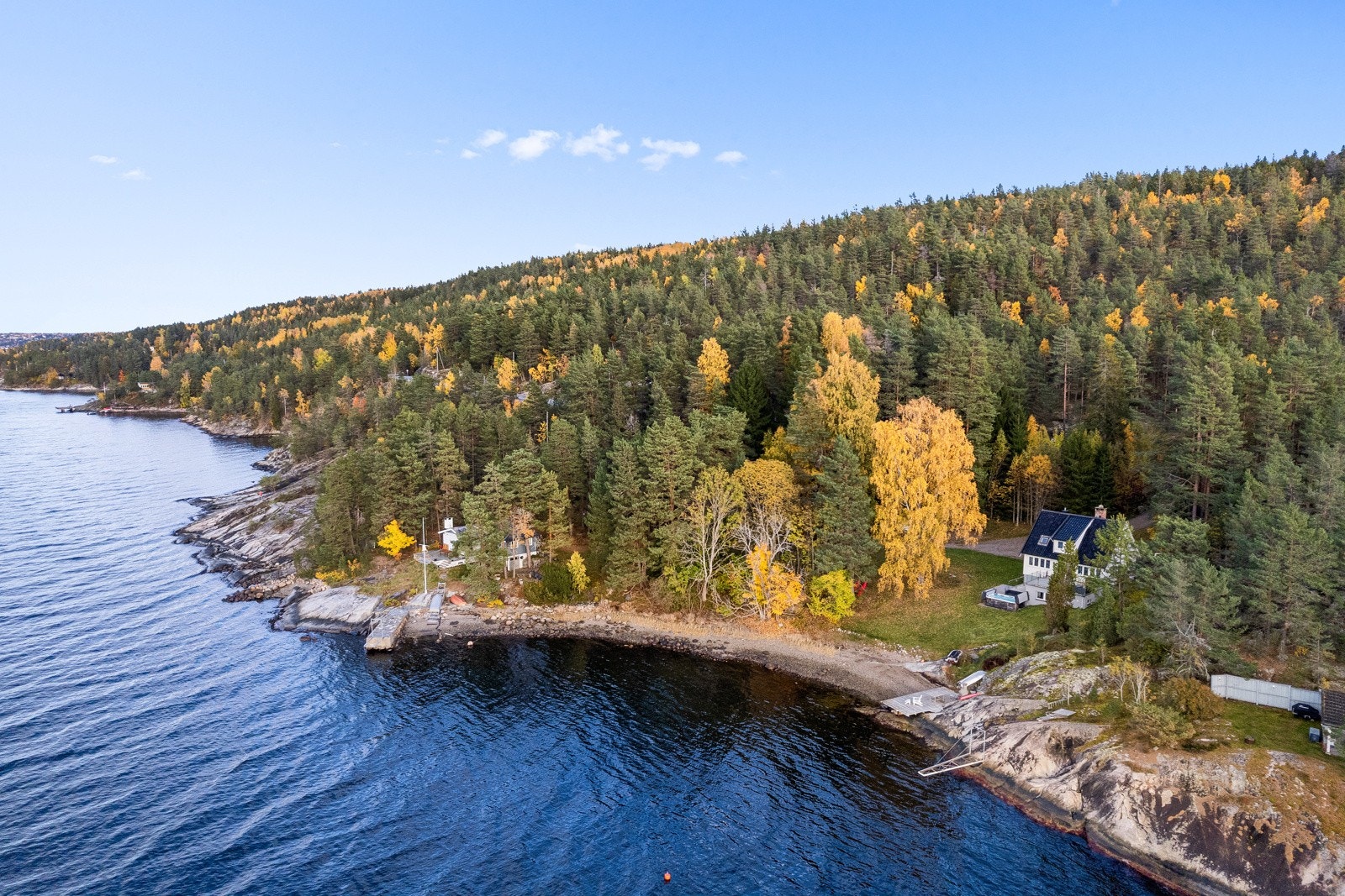 I naturskjønne omgivelser ved Bunnefjorden ligger en av områdets best bevarte hemmeligheter - Ingierstrandveien 76 Galleribilde