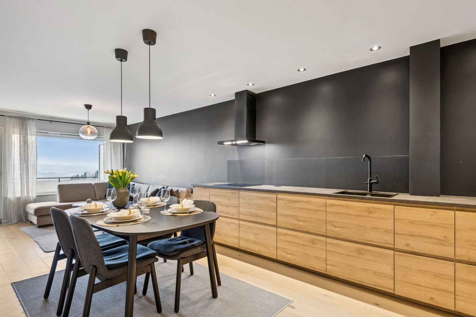 Nytt kjøkken i moderne design Galleribilde