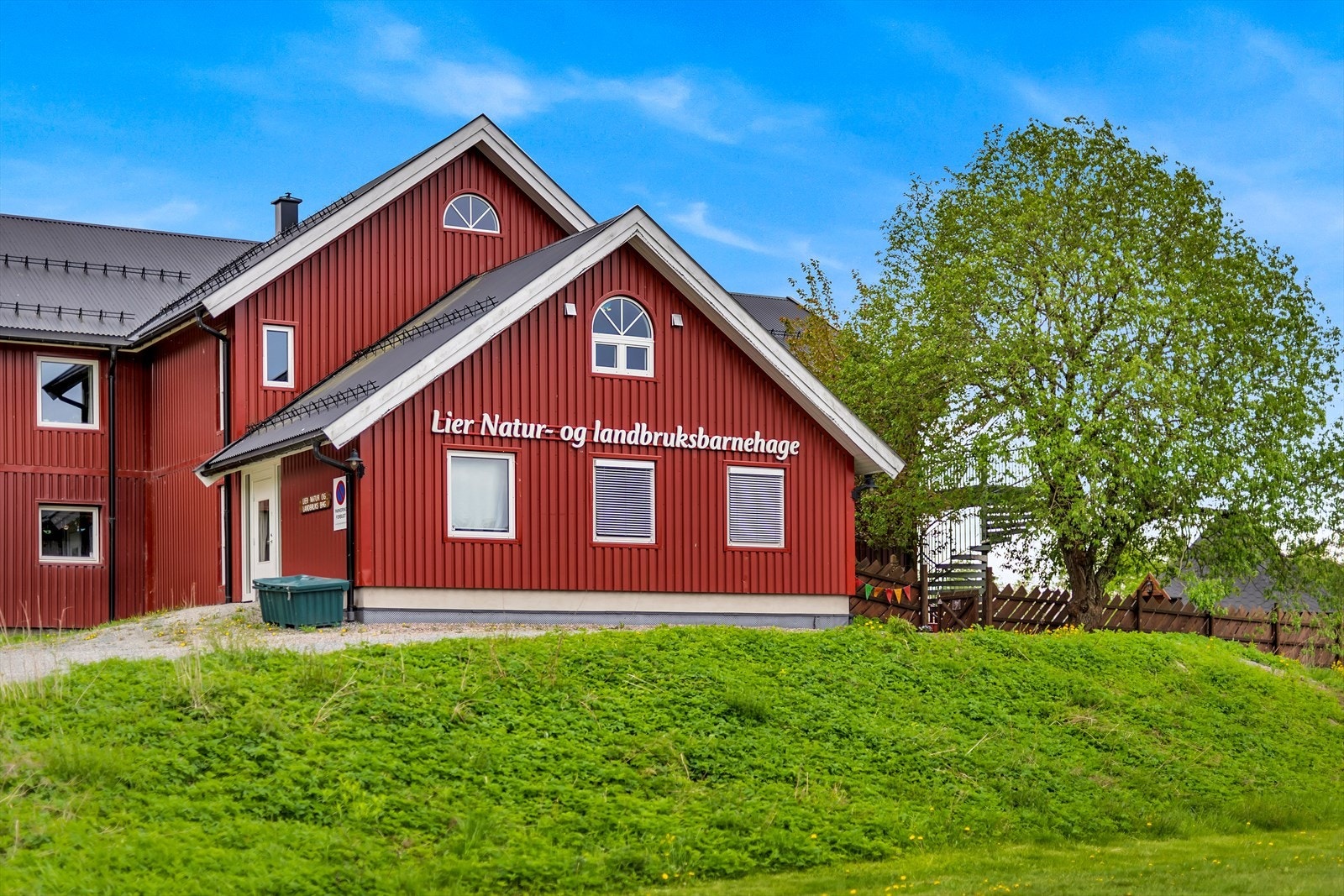 Lier natur og Landbruksbarnehage og Foss barnehage ligger like ved. Galleribilde