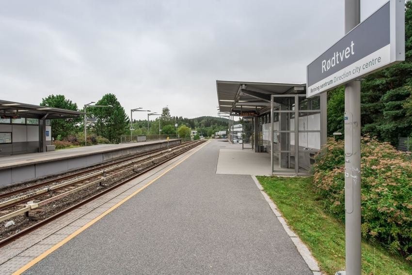 Kun få minutter til t-bane linje 4 og 5. Hyppige avganger. Galleribilde