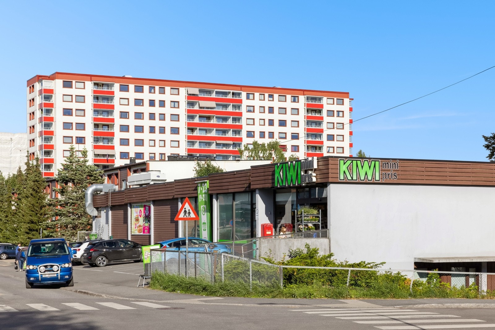 Boligen ligger et steinkast unna en dagligvarebutikk. Galleribilde