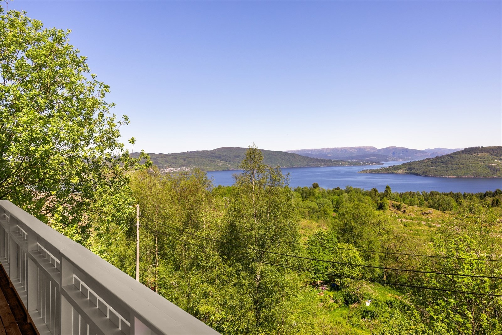 Her nyter man også en flott utsikt over sjø og nærområdet. Galleribilde