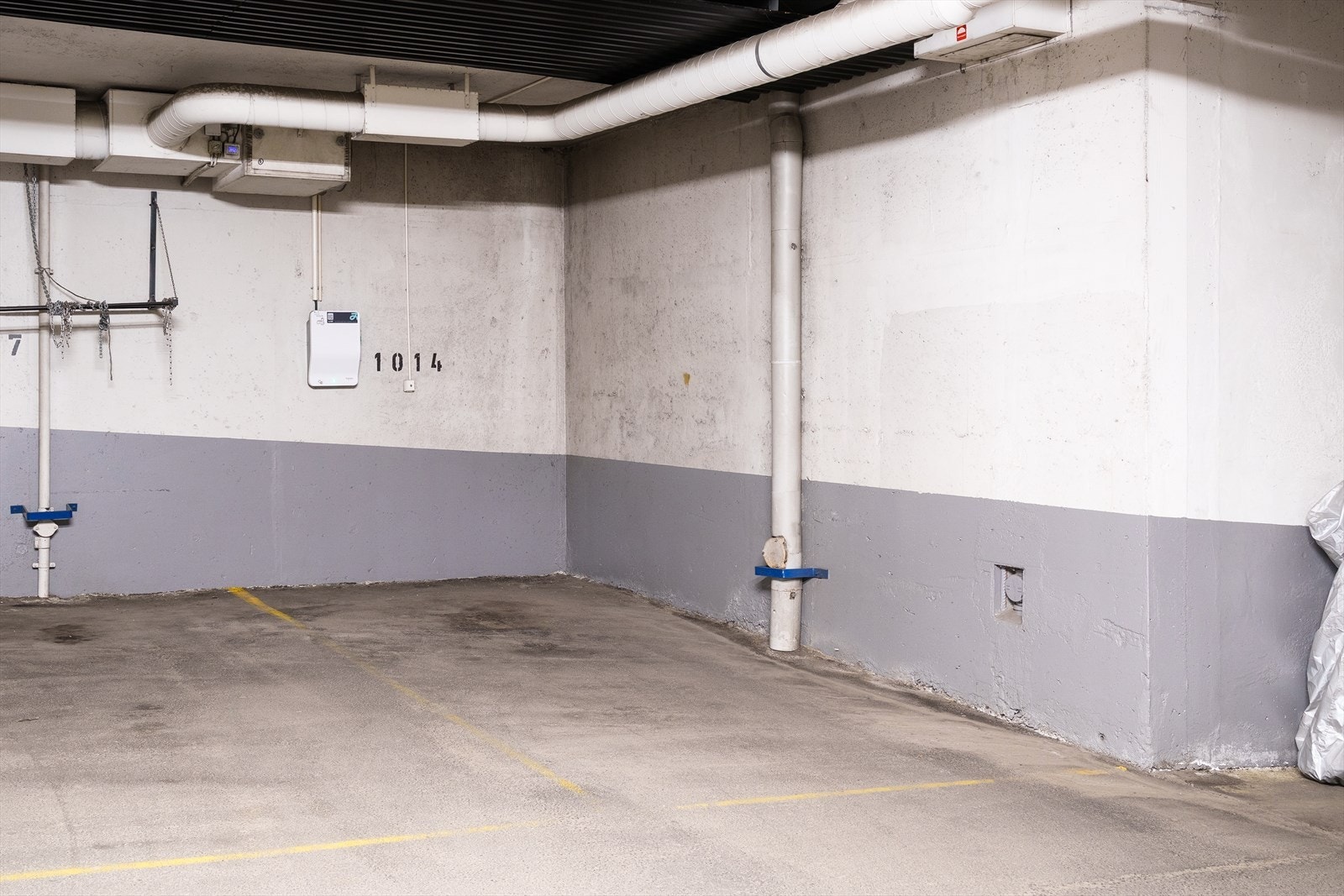 Leiligheten disponerer egen parkeringsplass med elbil-lader Galleribilde