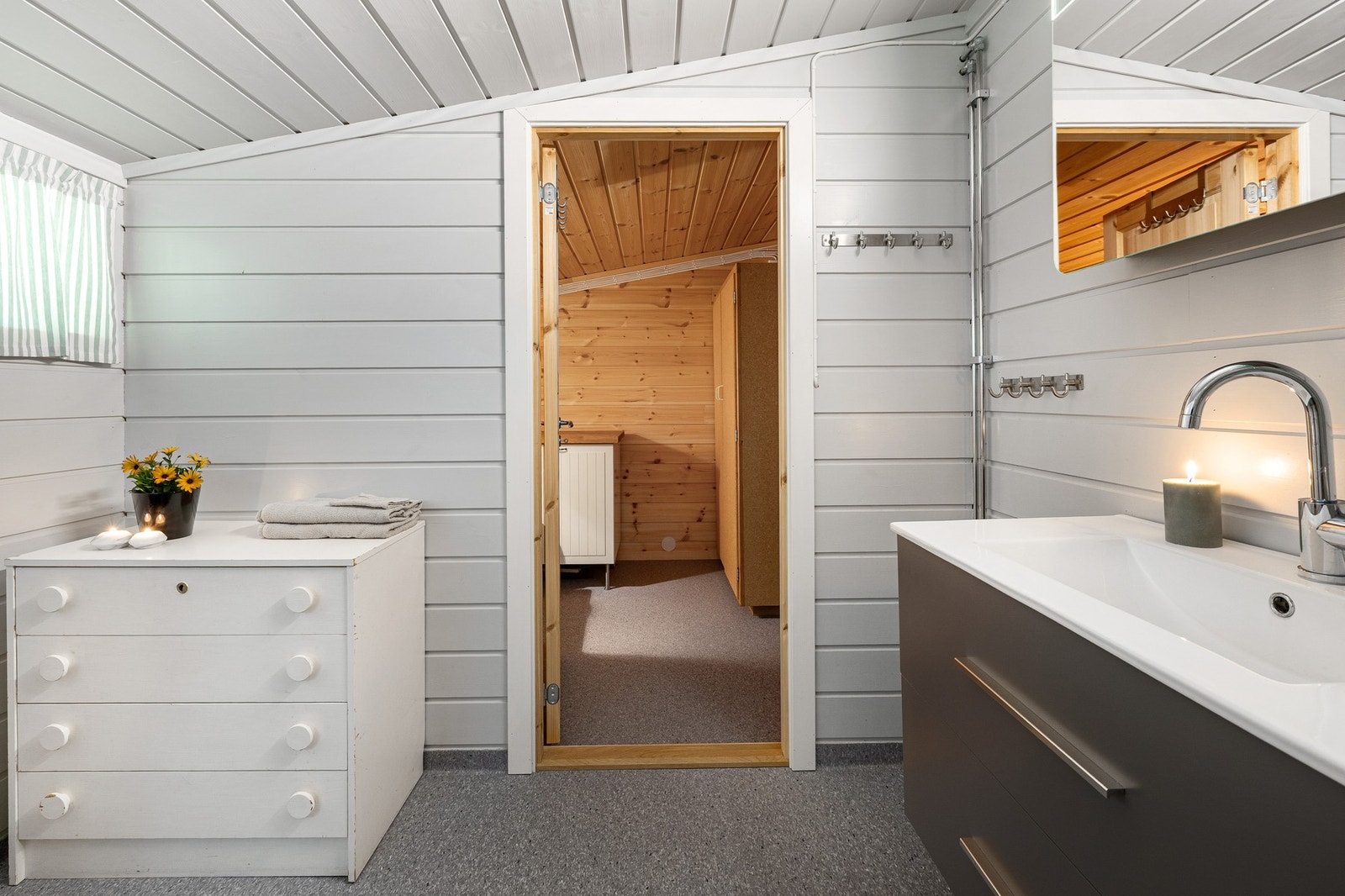 Innenfor badet er det intern bod. Galleribilde