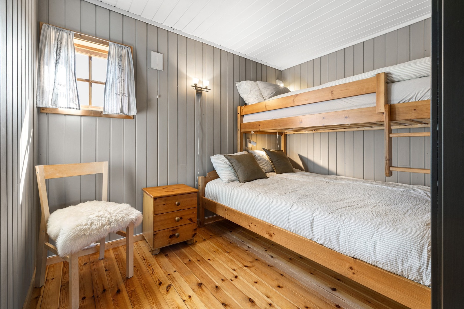 Soverom 2 har plass til enkeltseng eller køyeseng, og kan tilpasses etter behov. Galleribilde