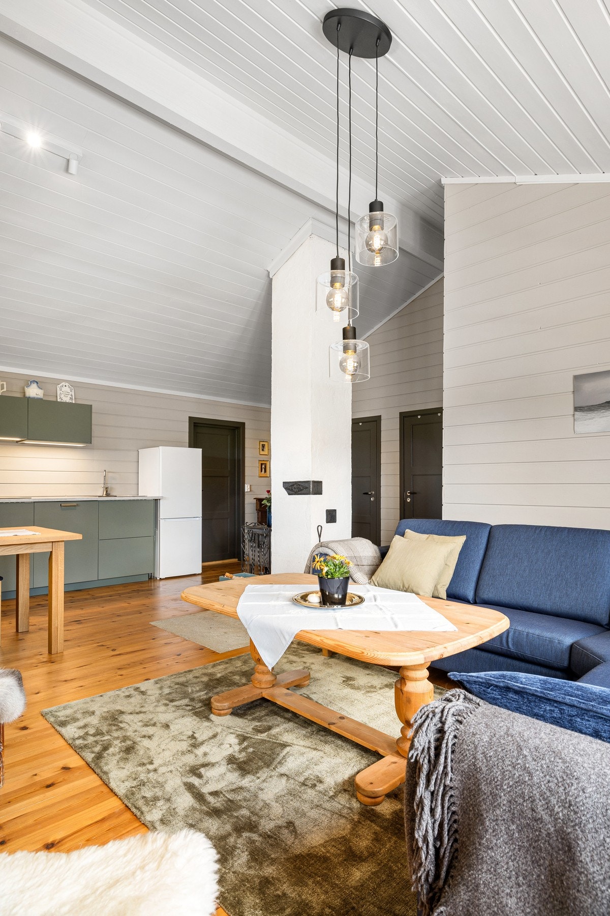 Fra stue er det tilkomst til hems, hvor du har ekstra lagringsplass (ikke innredet med sengeplasser). Galleribilde