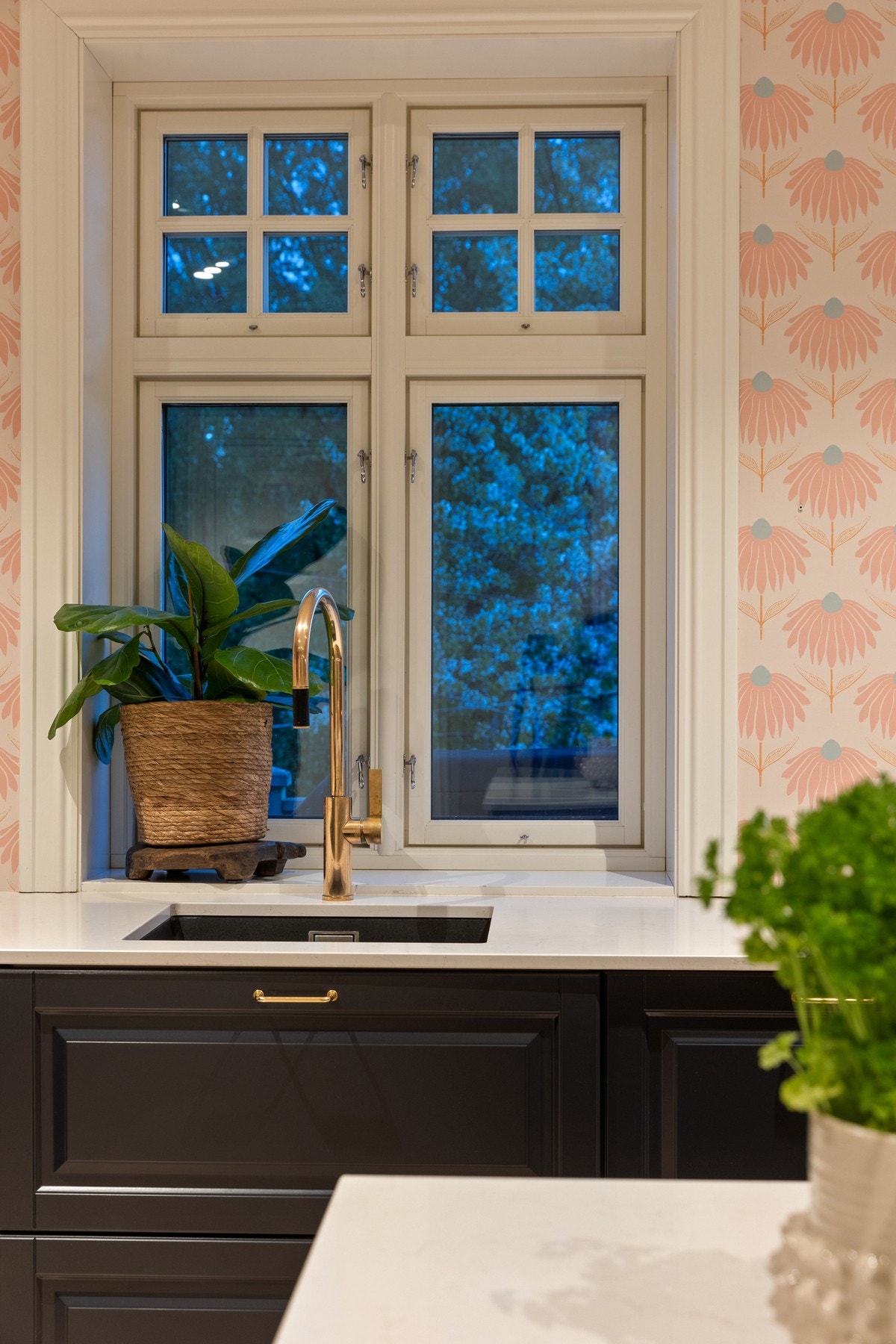 Benkeplate i naturstein Galleribilde