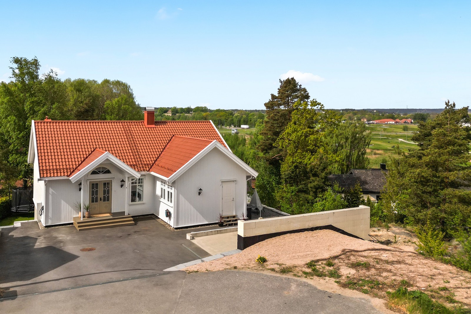 Innerst i blindvei, ingen gjennomgangstrafikk. Barnevennlig område Galleribilde