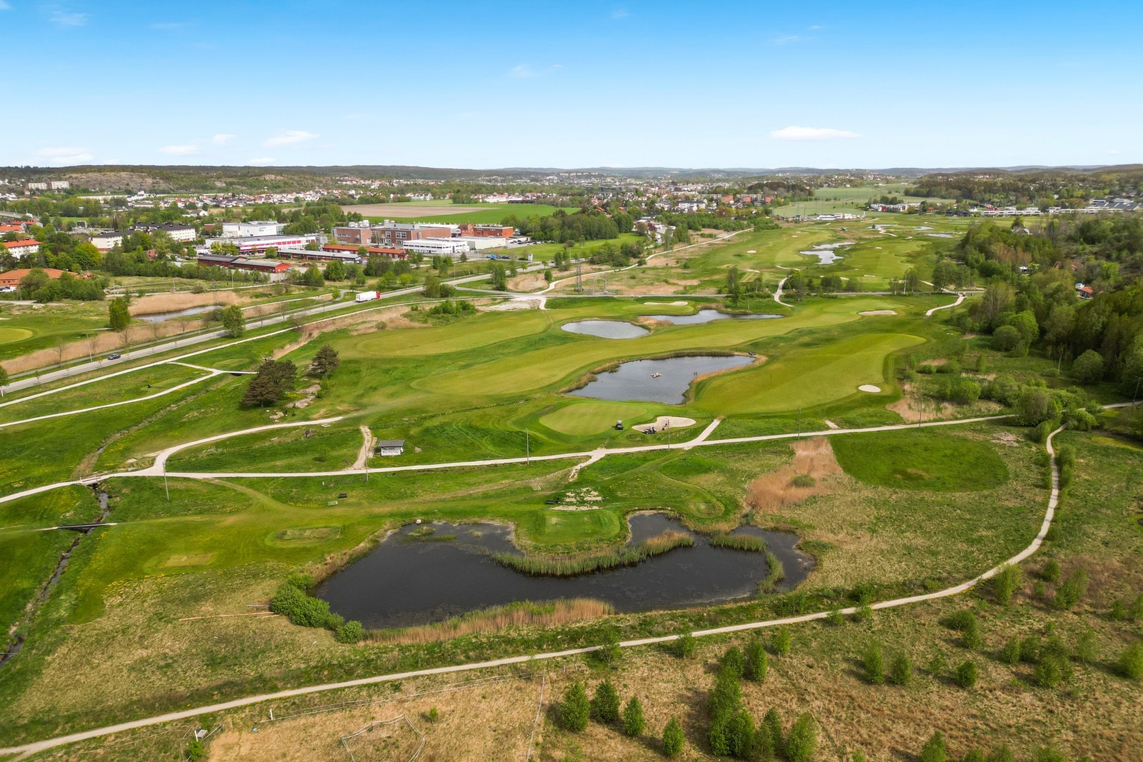 Trives du i turløypene eller på golfbanen får du et enkelt liv i Granittveien Galleribilde