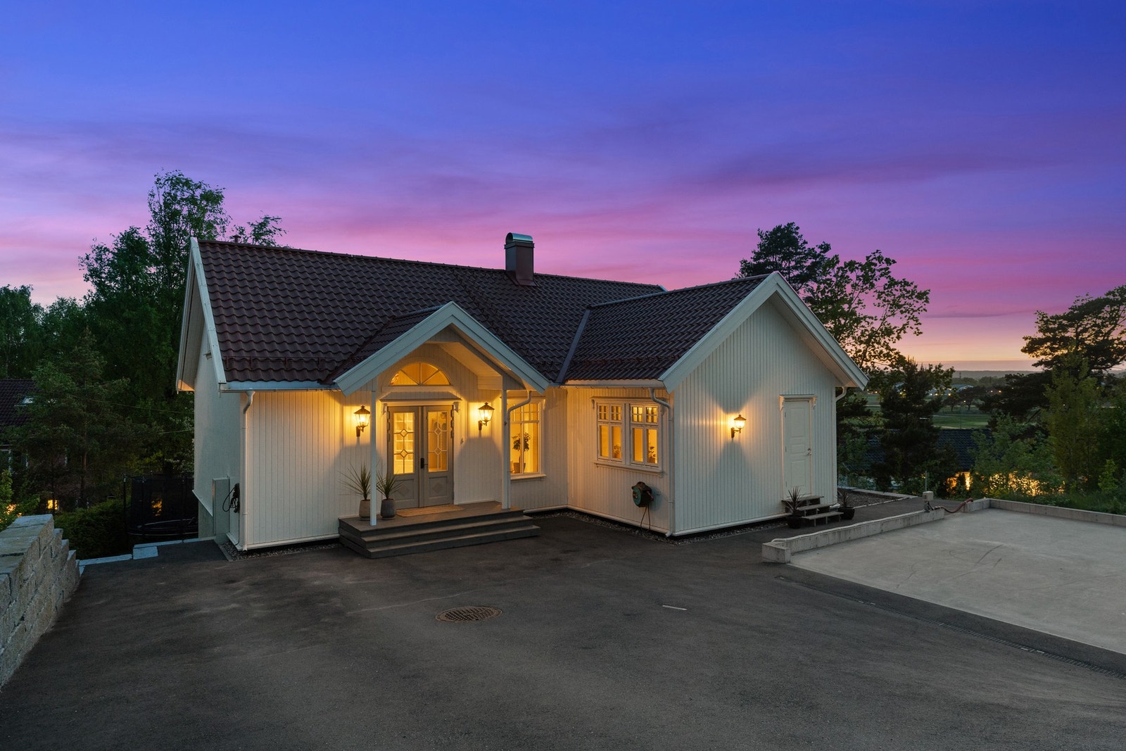 Det er god plass til parkering og varmekabler i adkomst Galleribilde