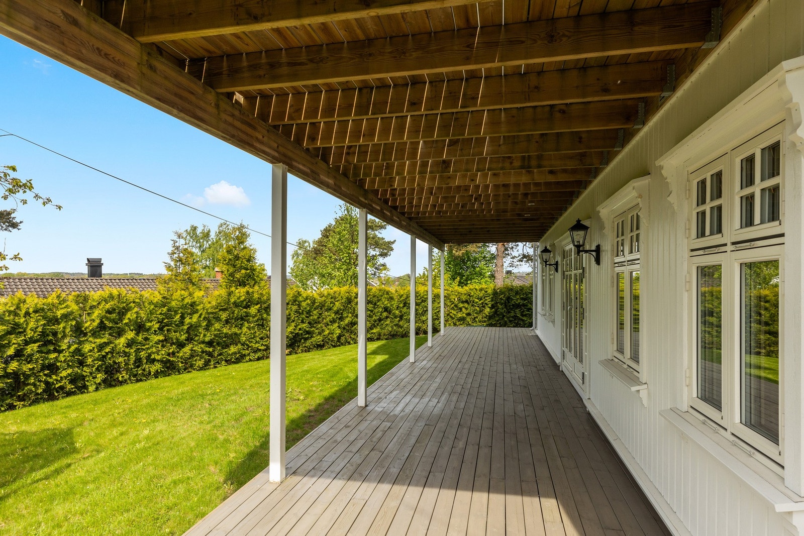 Fra stue nede er det utgang til hagen Galleribilde