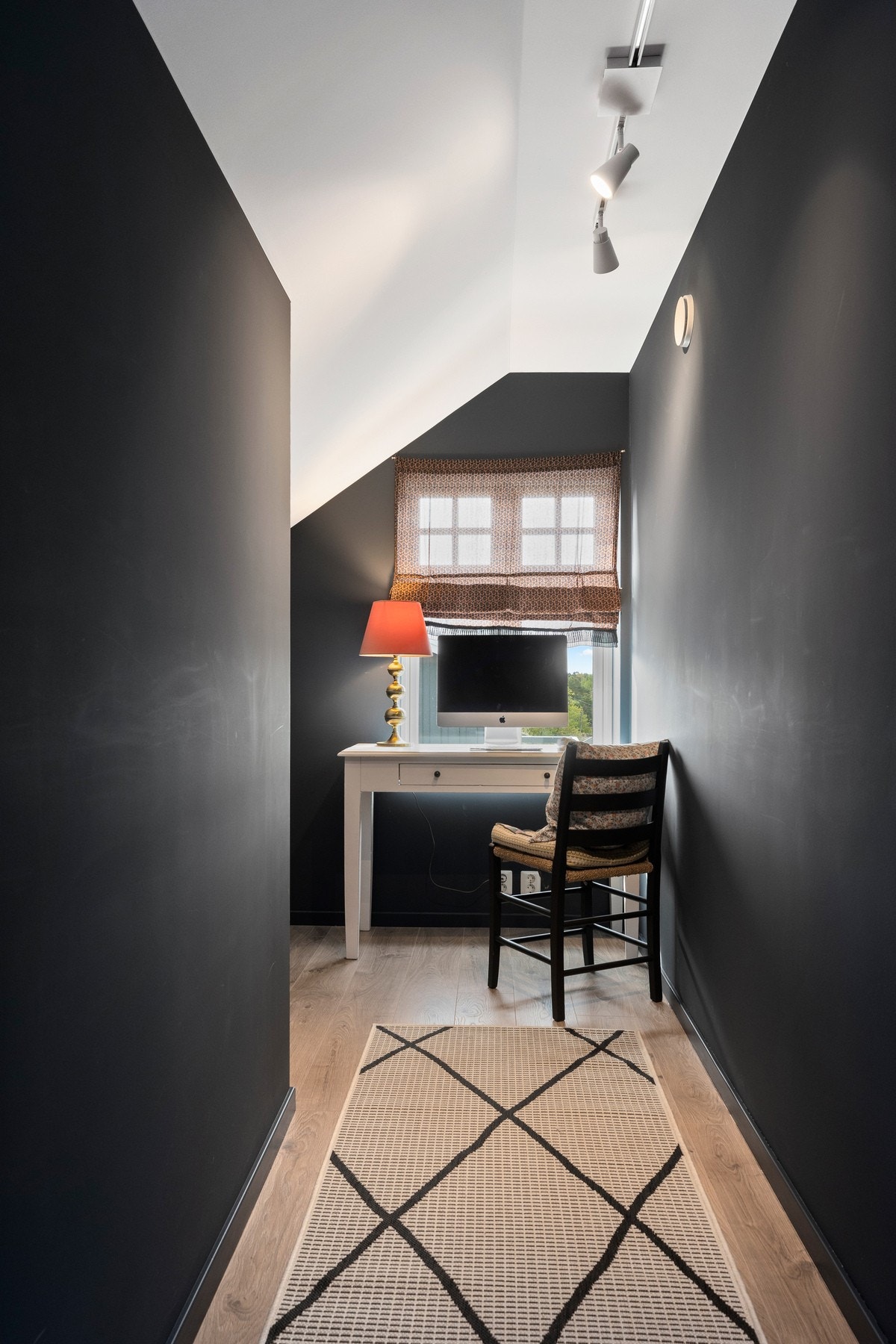 Praktisk lagerplass eller kontor? Galleribilde