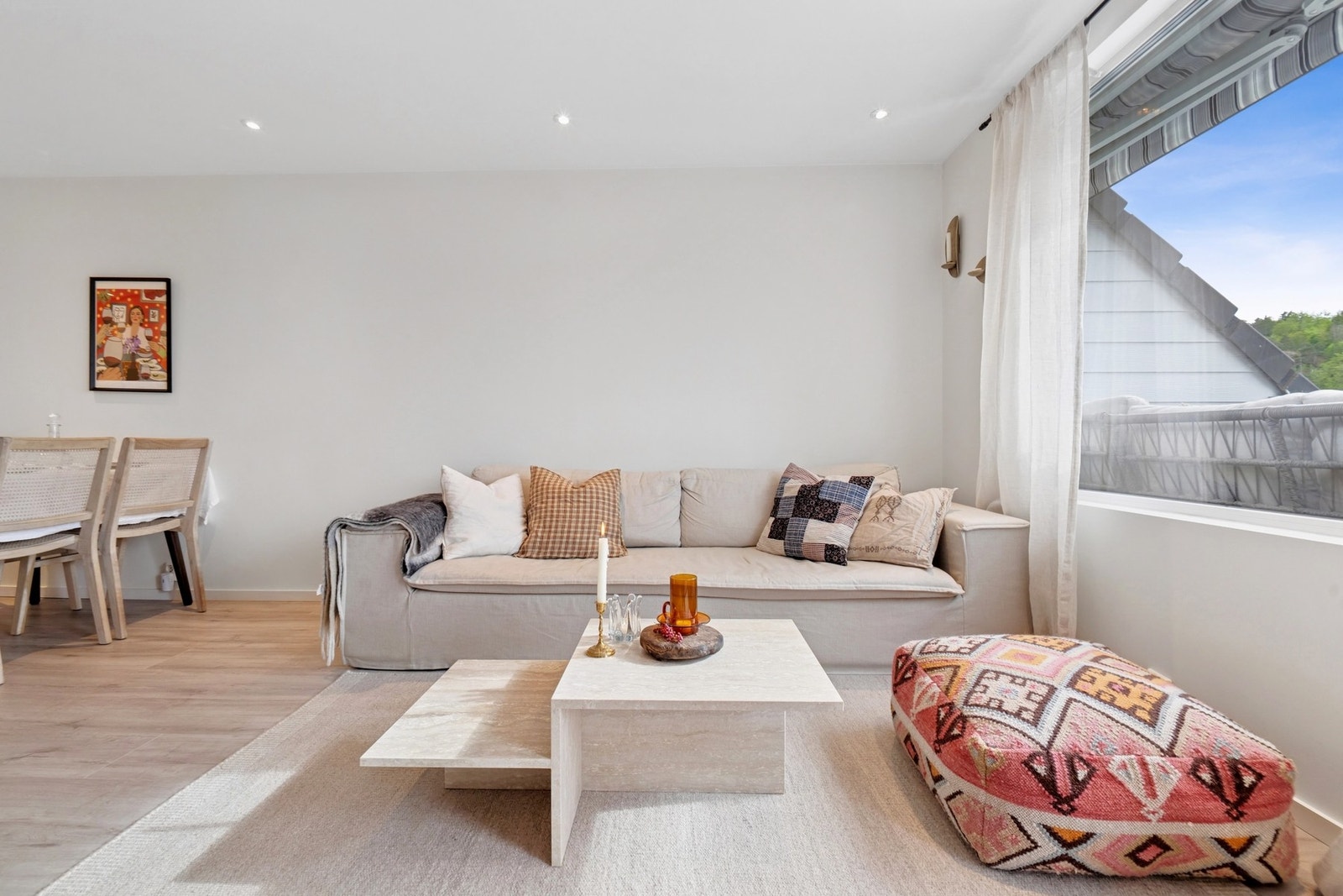 Stuen er av god størrelse Galleribilde