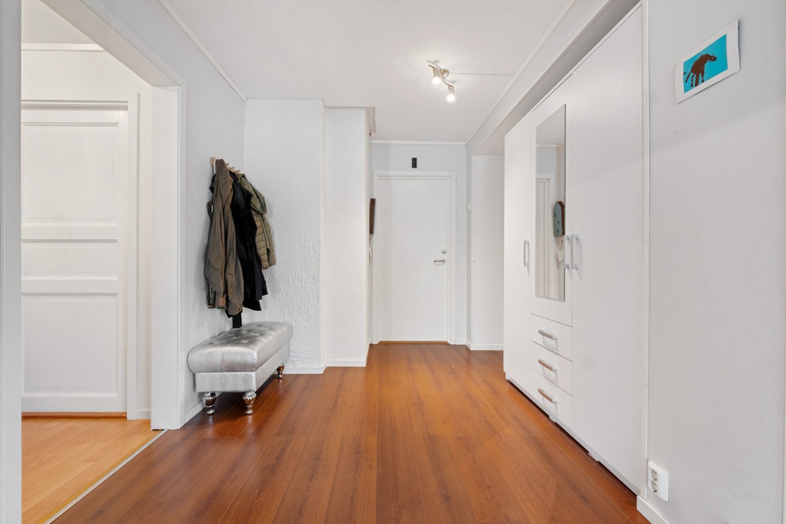 Gang. Skap følger med. Galleribilde