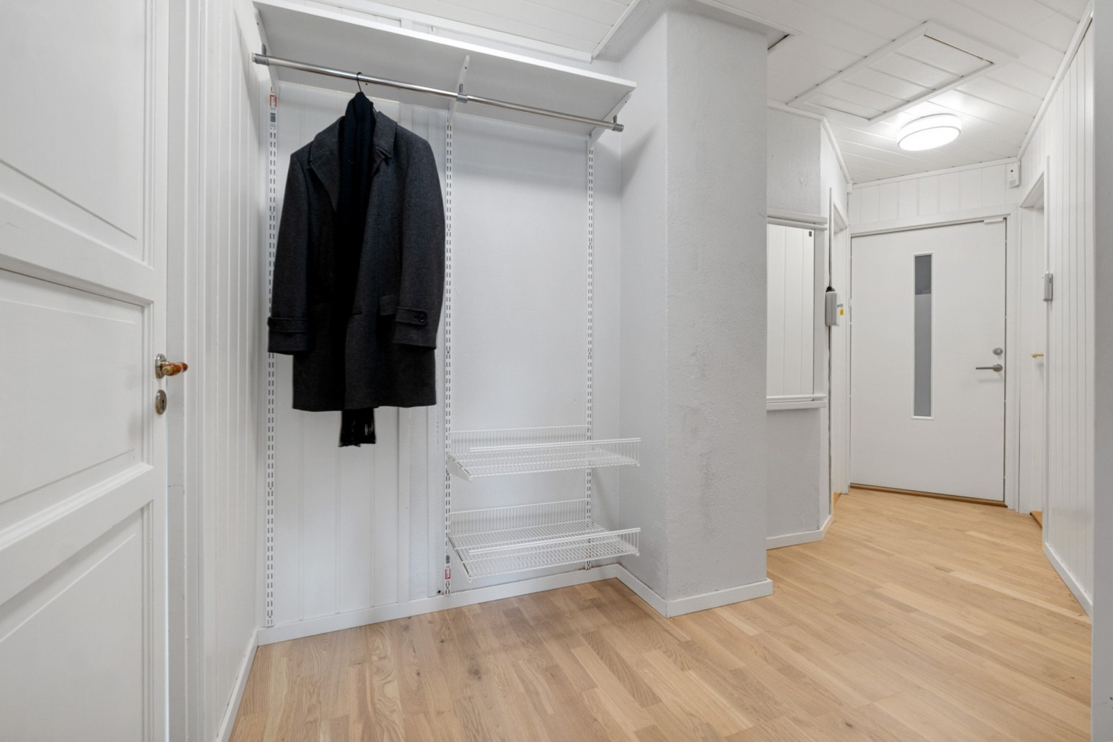 Gang til leilighet i 2.etasje. Galleribilde