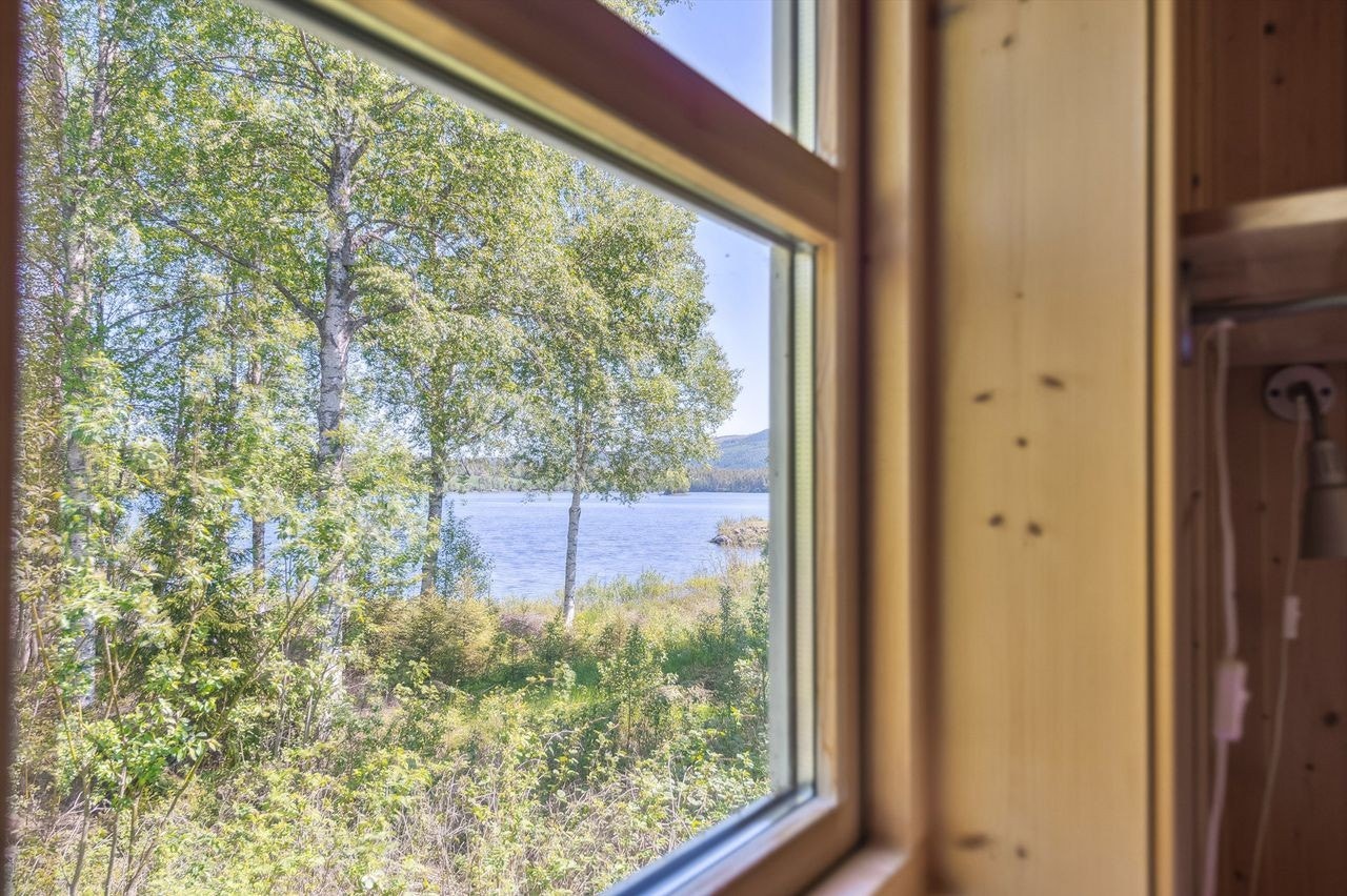 Utsikten kan nytes både ute og inne Galleribilde