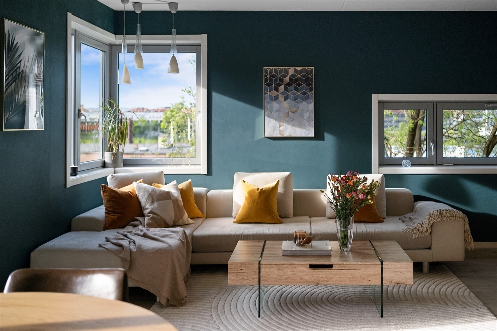 Leiligheten er malt i delikate og tidsriktige farger. Galleribilde