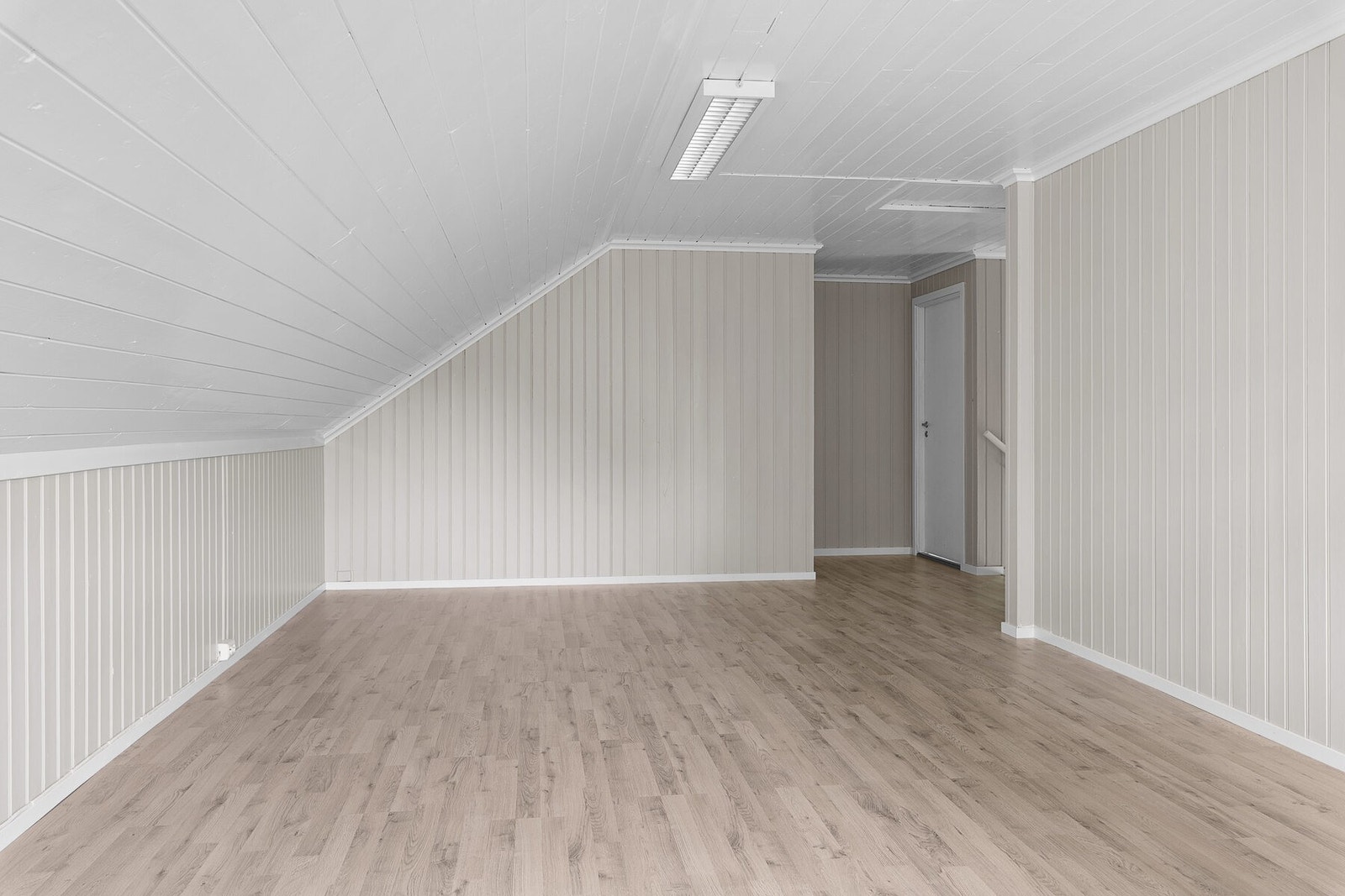 Det er lagt nytt laminatgulv i hele 2. etasje i 2024/2025. Galleribilde