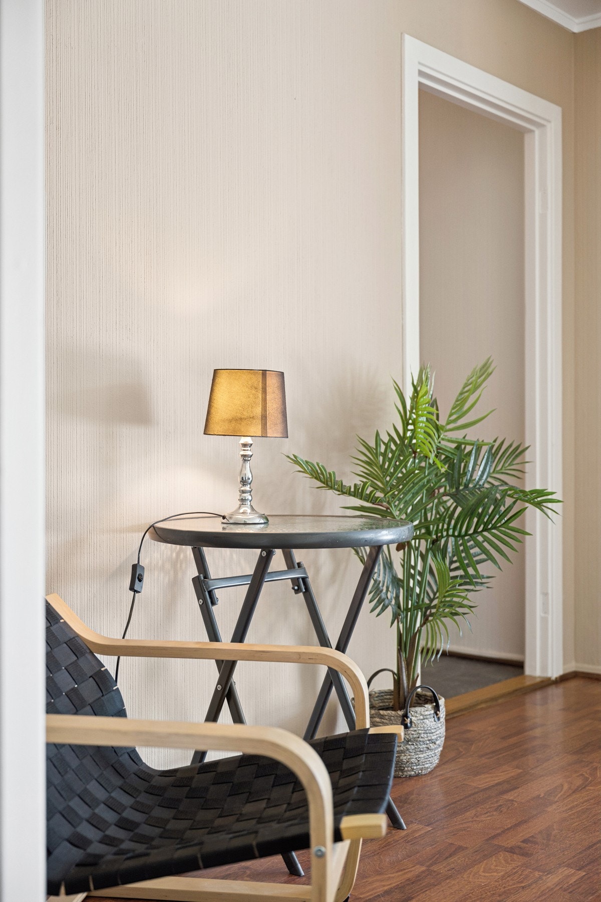 Tilbake til stuen - her har du gode muligheter til spiseplass. Galleribilde