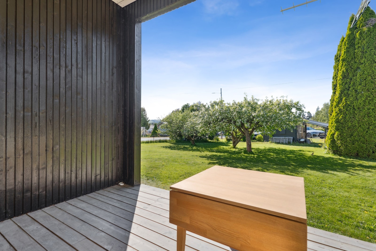 Fra stuen er det utgang til egen markterrasse. Galleribilde