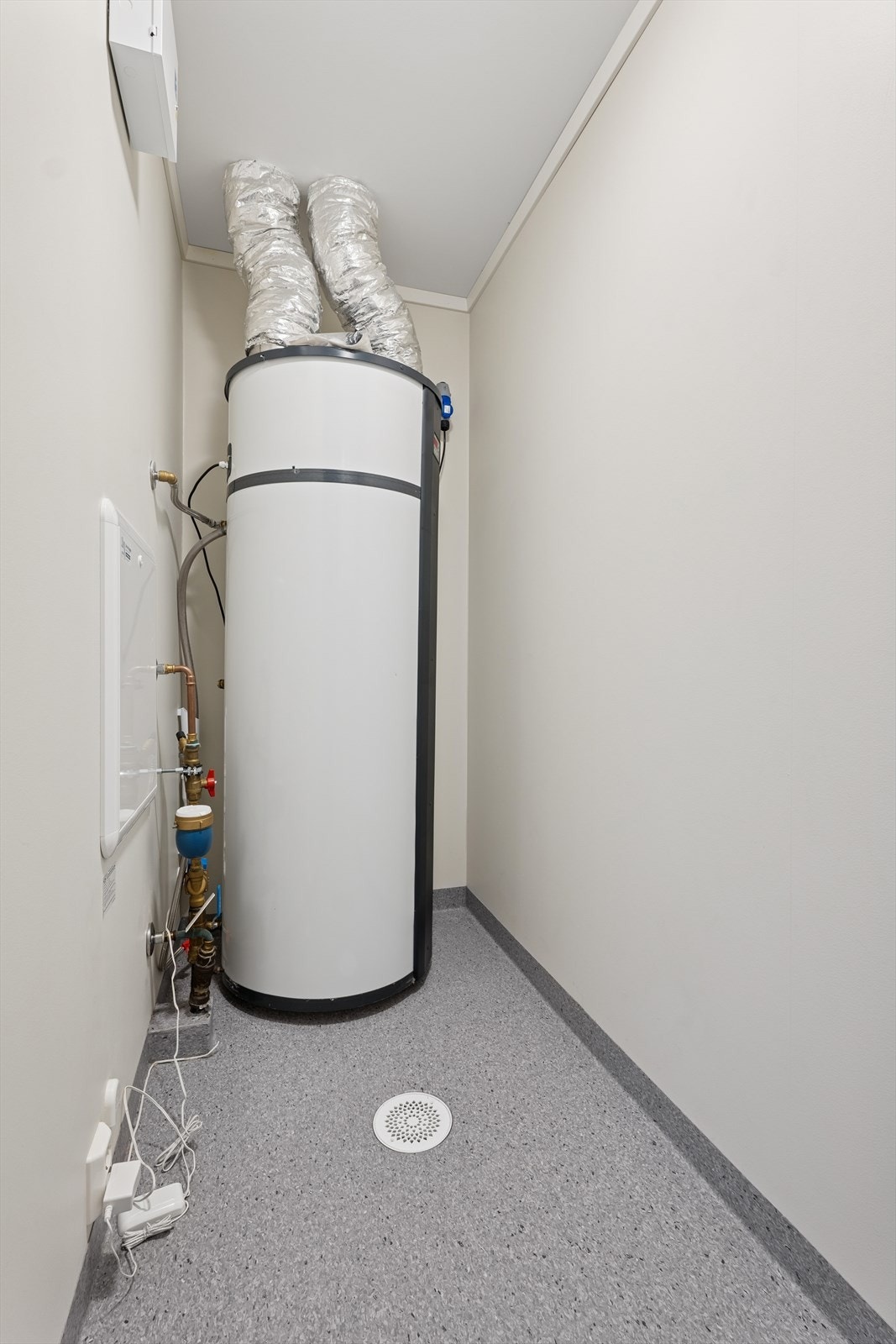 Det er balansert ventilasjon med varmegjenvinning i boligen. Galleribilde