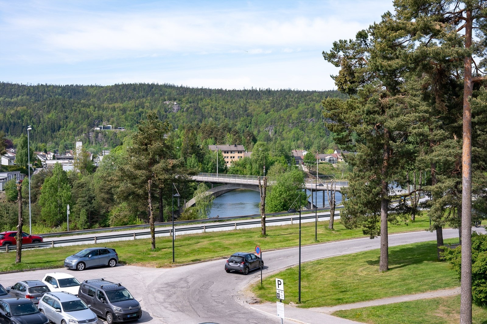 Gode solforhold og fint utsyn mot elva Galleribilde