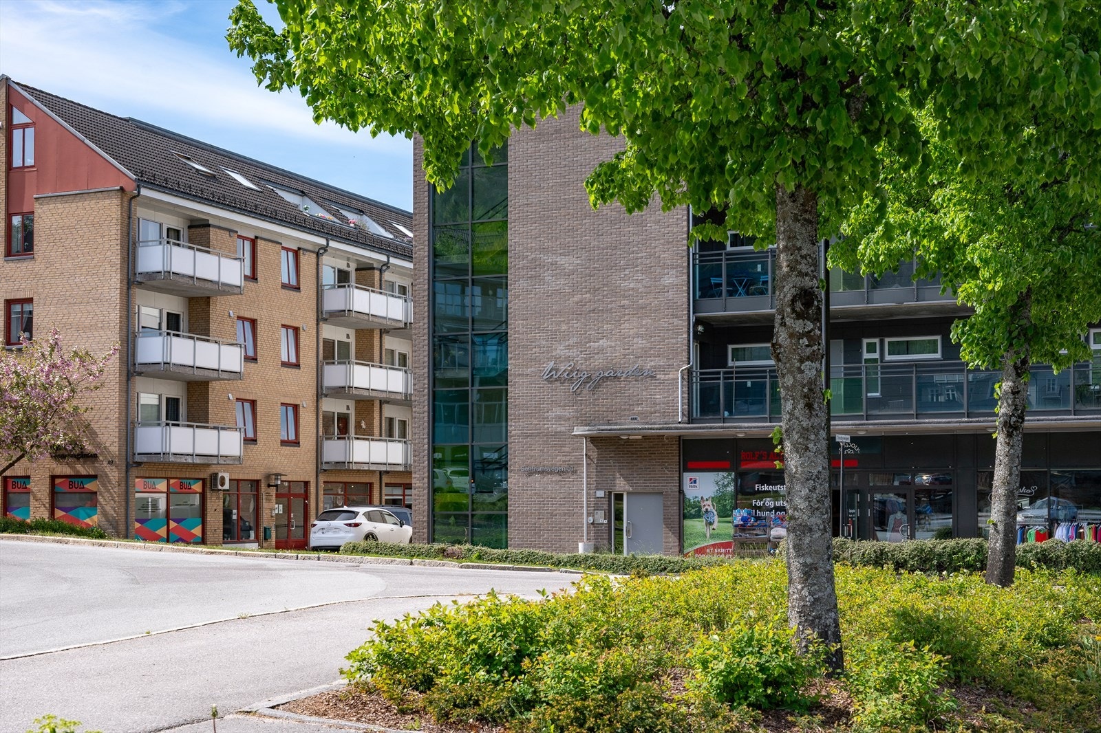 Teglstein, fasadeplater og glass Galleribilde