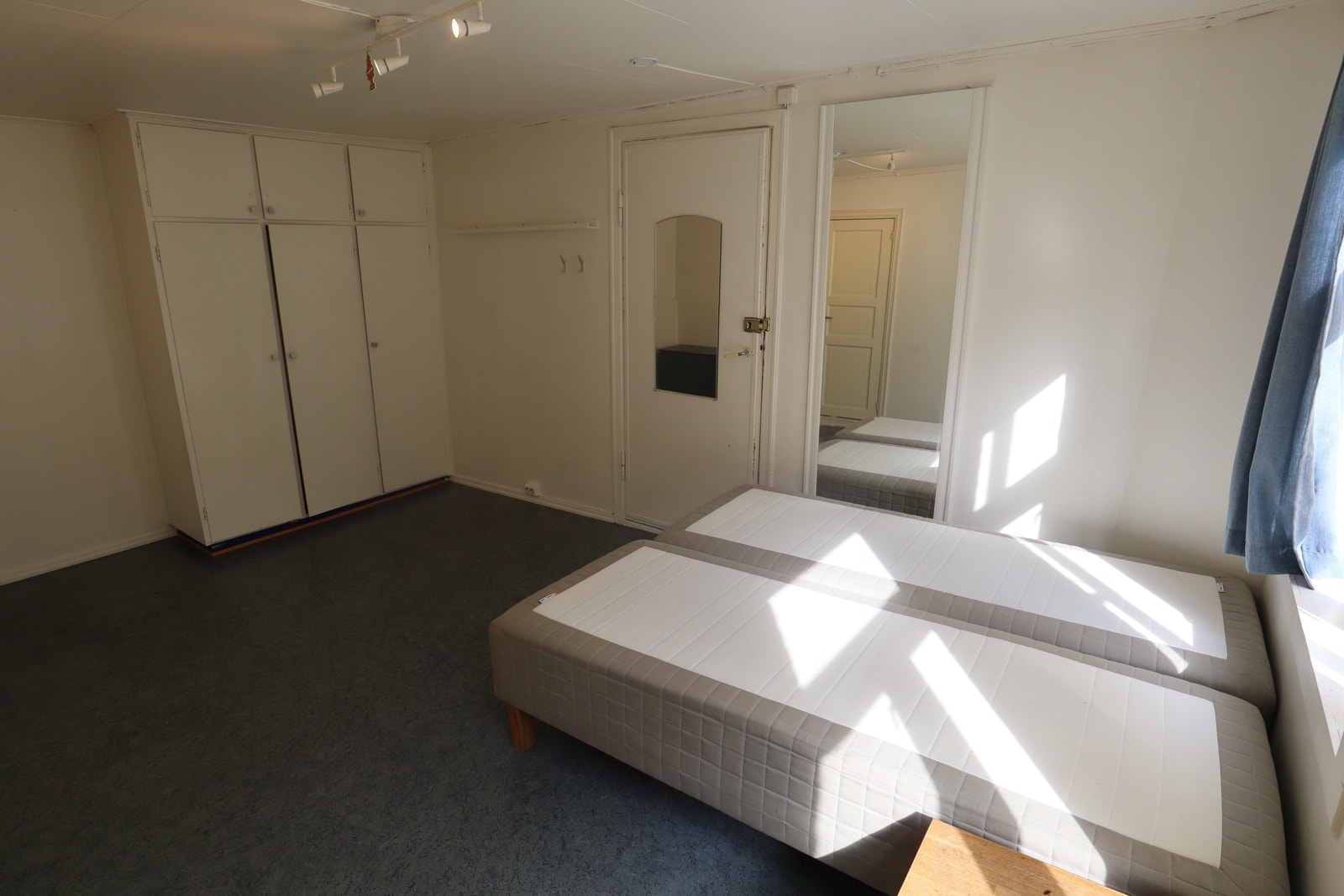 Hovedrommet er på ca 16 m² Galleribilde