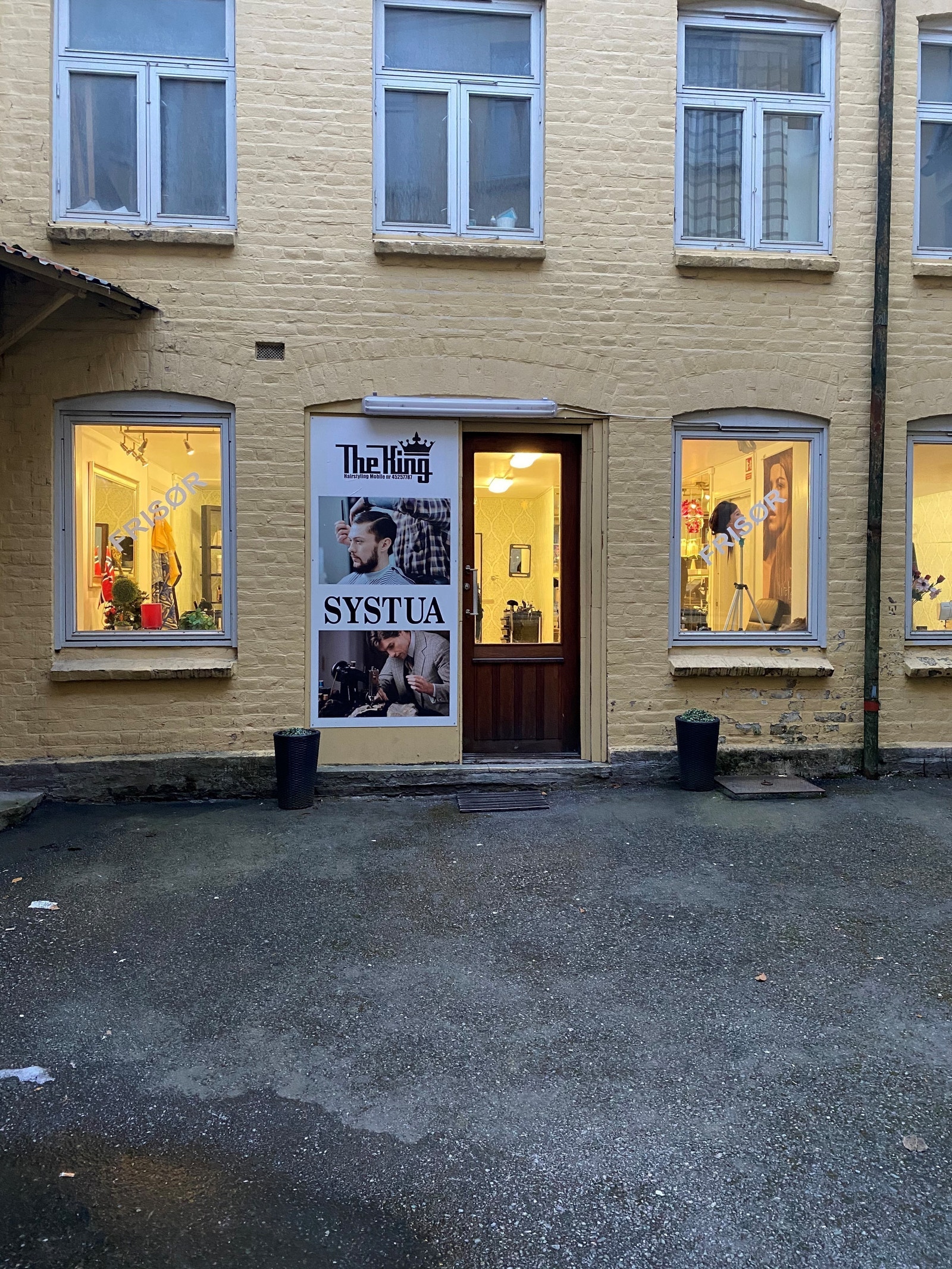 Bakgård Galleribilde