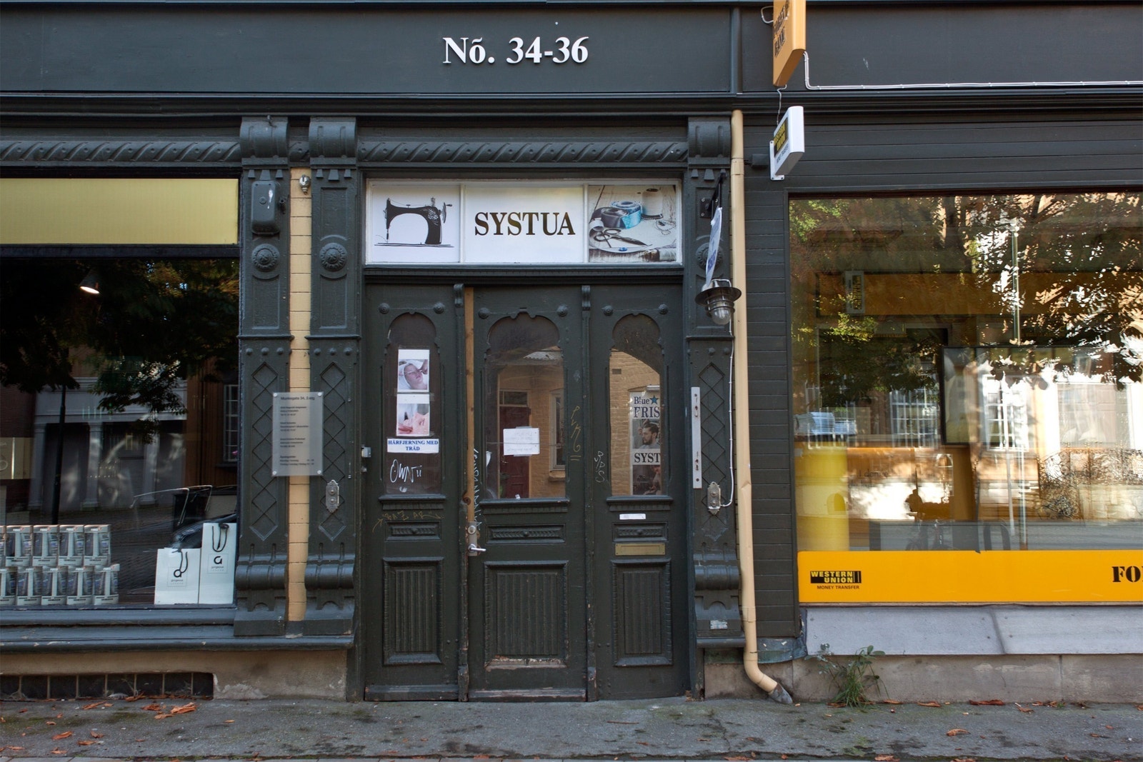 Bakgård Galleribilde