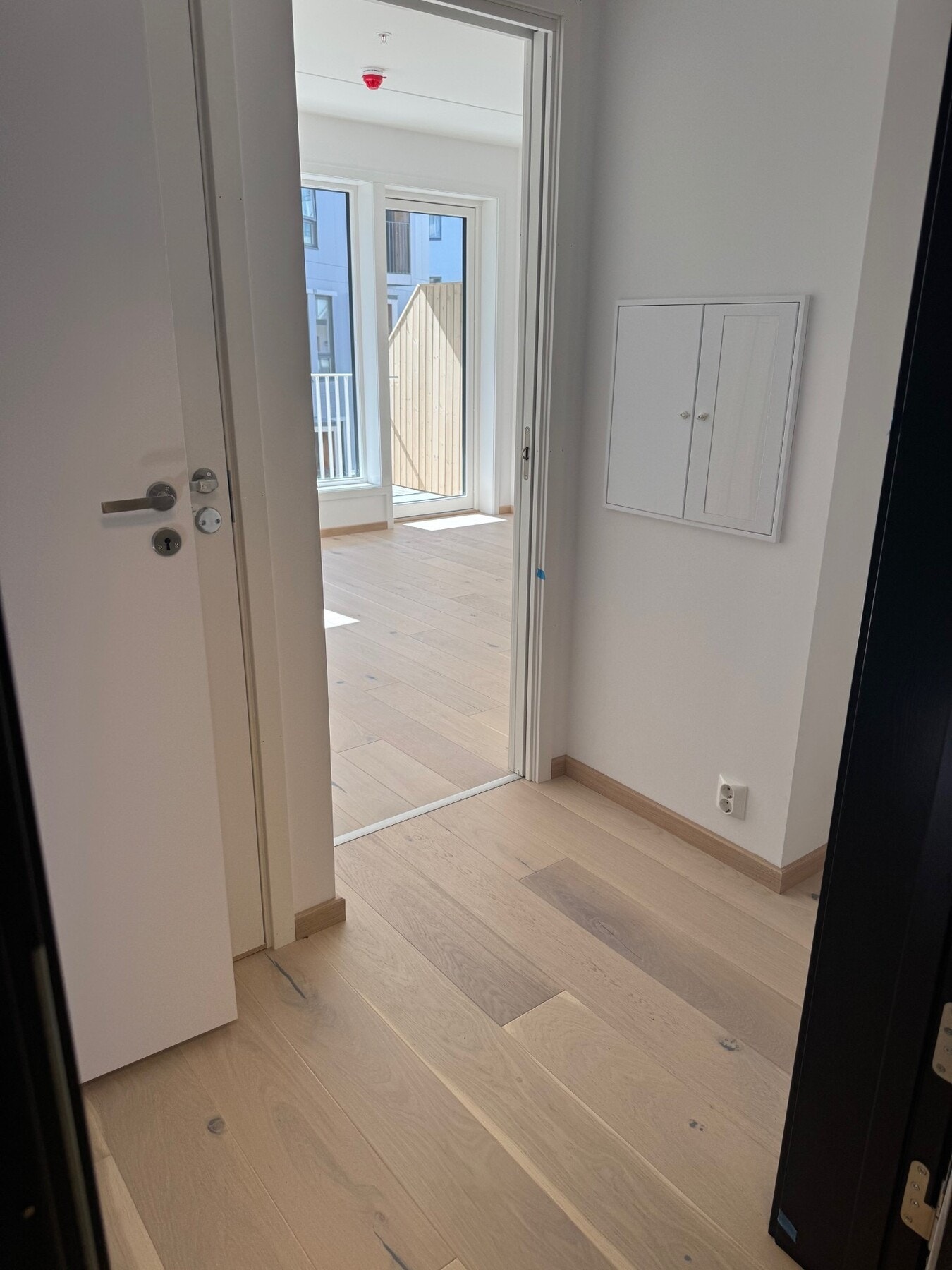 Romslig entré. Galleribilde