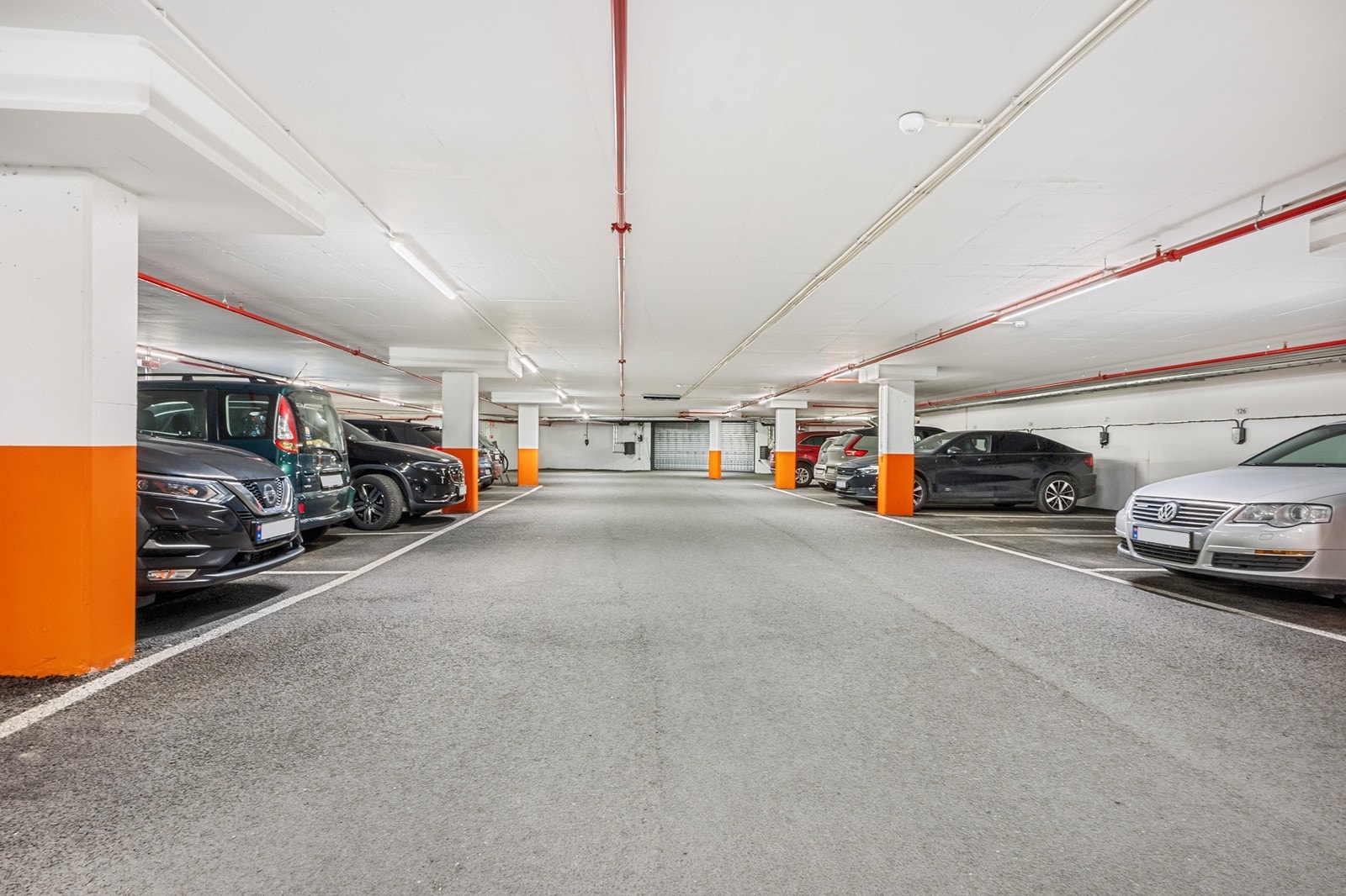 Det medfølger parkeringsplass med elbillader i felles garasjeanlegg. Galleribilde