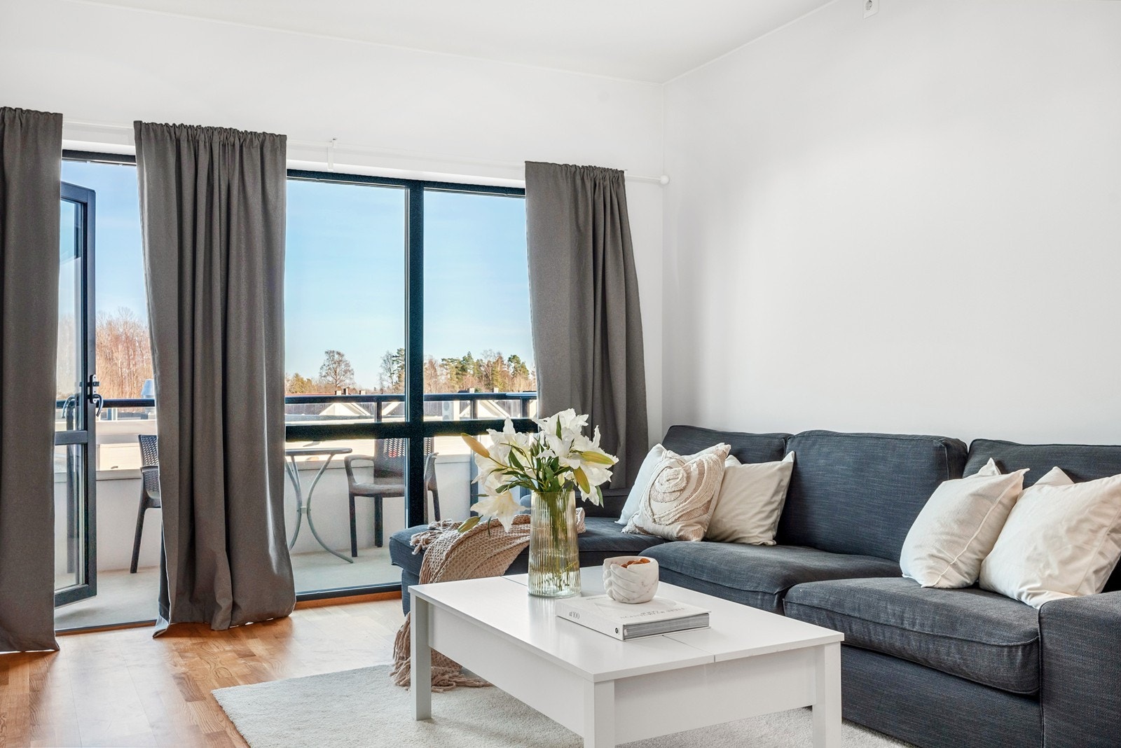 Velkommen til Midtveien 8 formidlet av Nordvik v/Tarjei Innleggen! Galleribilde