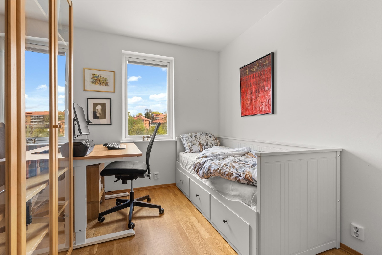 Resterende av boligens soverom er også av god størrelse og passer ypperlig som barnerom, gjesterom eller kontor. Galleribilde