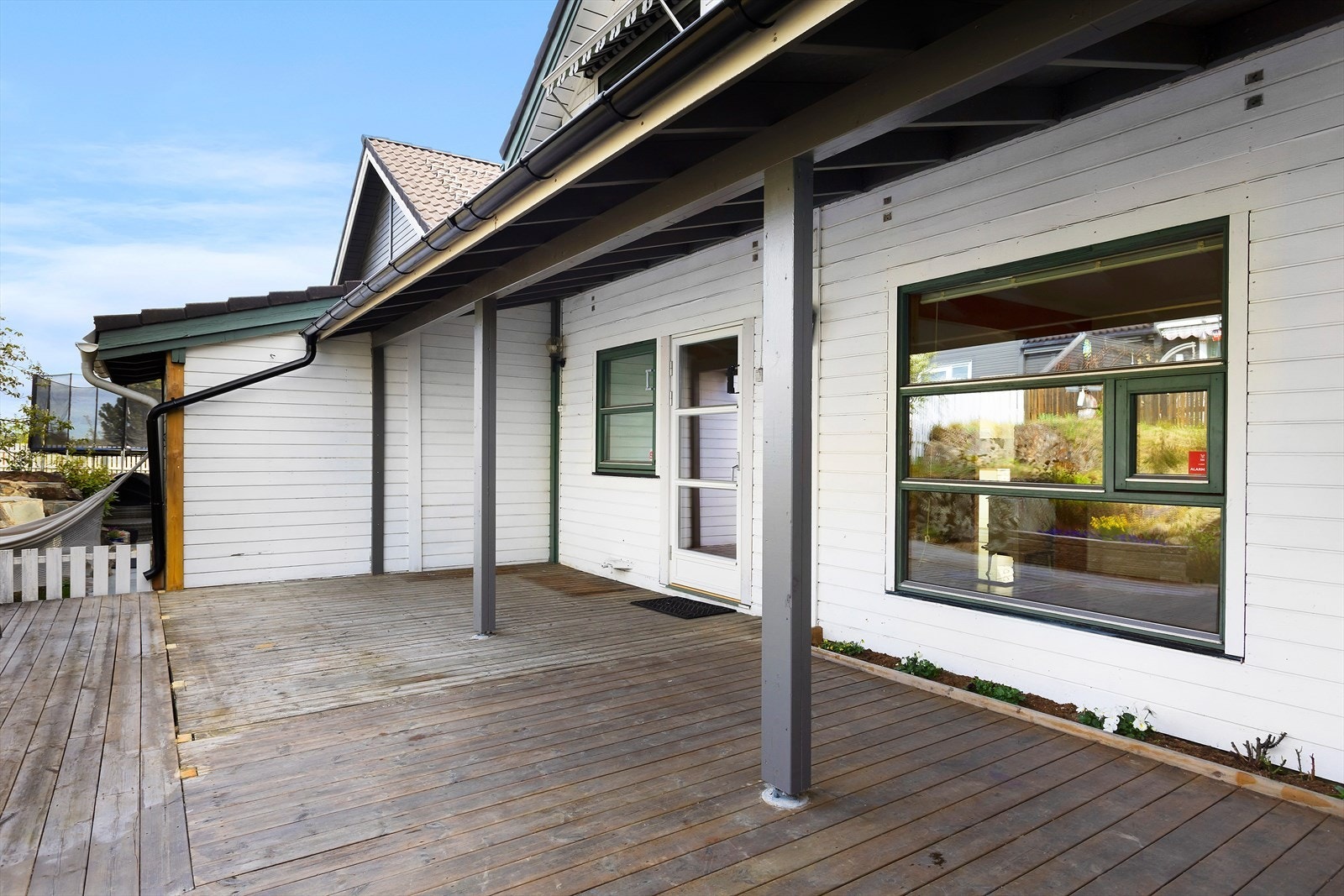 Terrassen er ca. 38 kvm og har svært gode solforhold Galleribilde