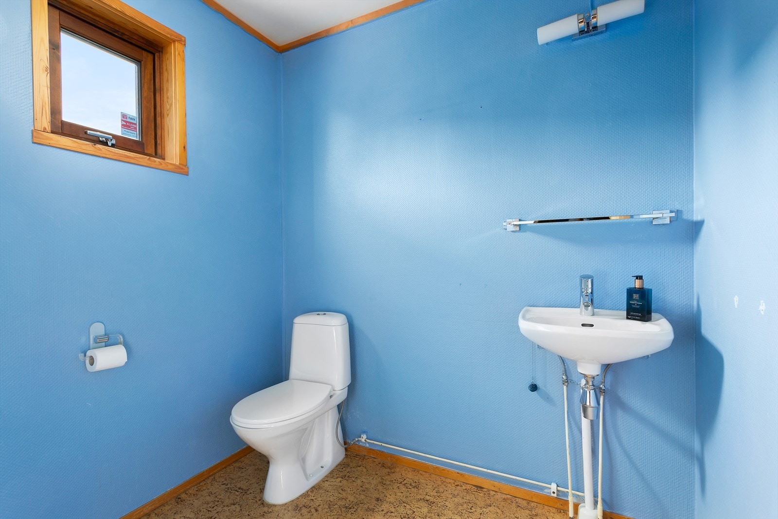 Praktisk toalettrom ved entréen Galleribilde