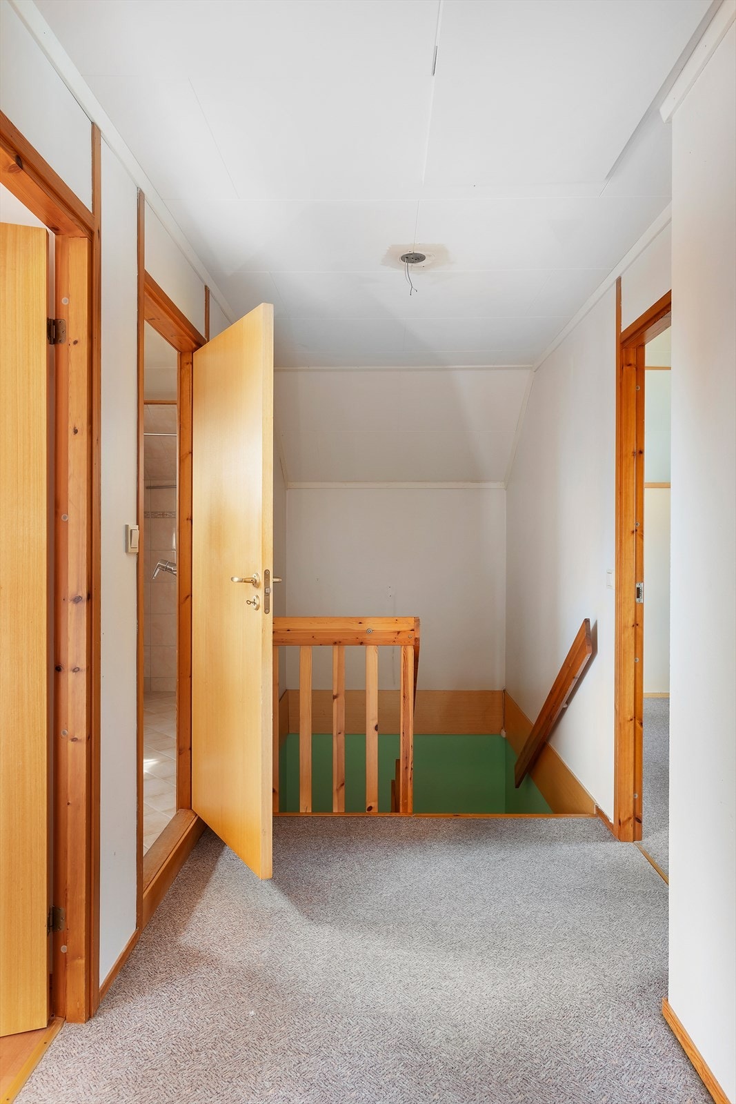 Mellomgang med luke til loft Galleribilde