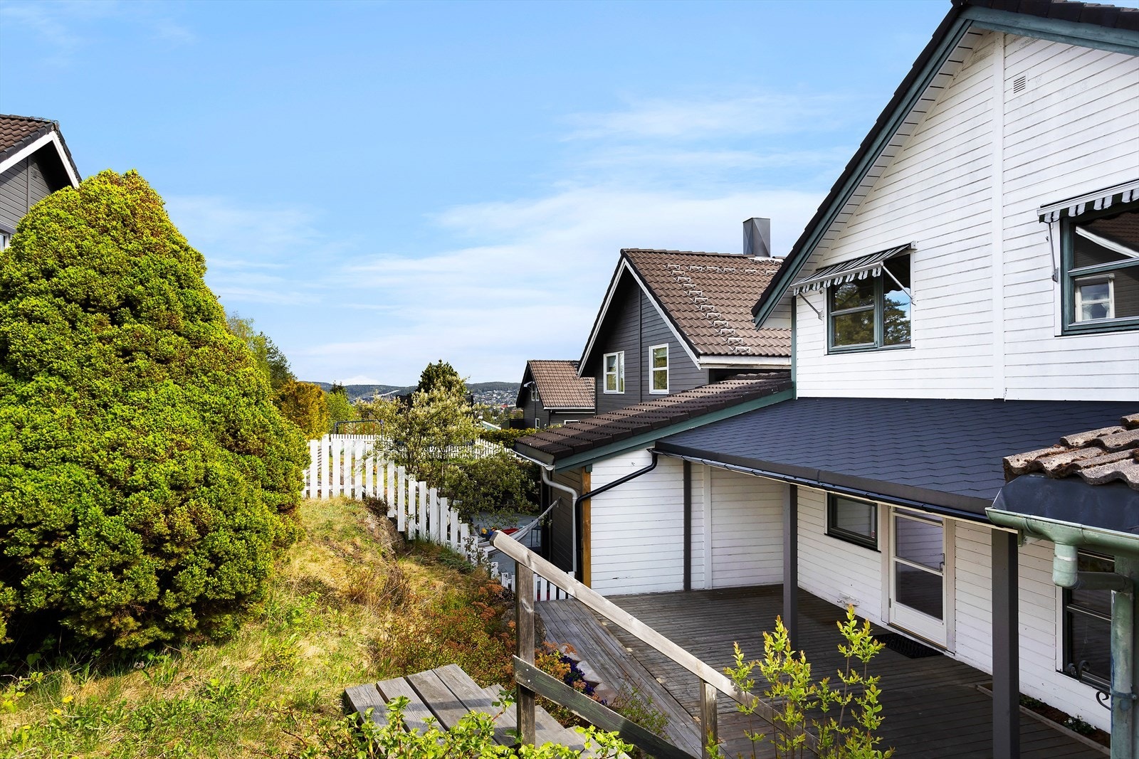 Boligen ligger skjermet og rolig til på populært boligfelt med hyggelige naboer Galleribilde