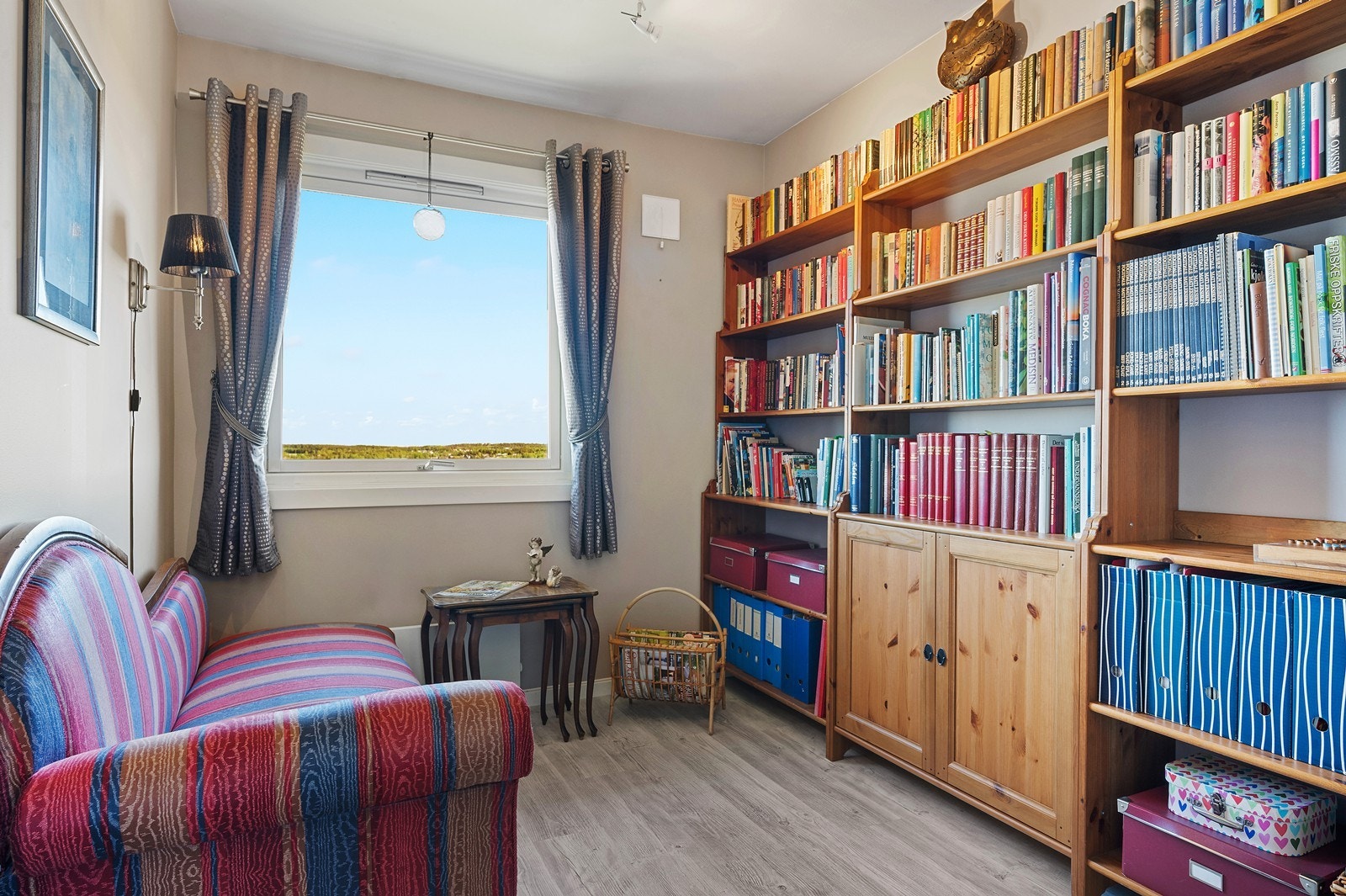 Etasjens soverom kan også benyttes som kontor Galleribilde