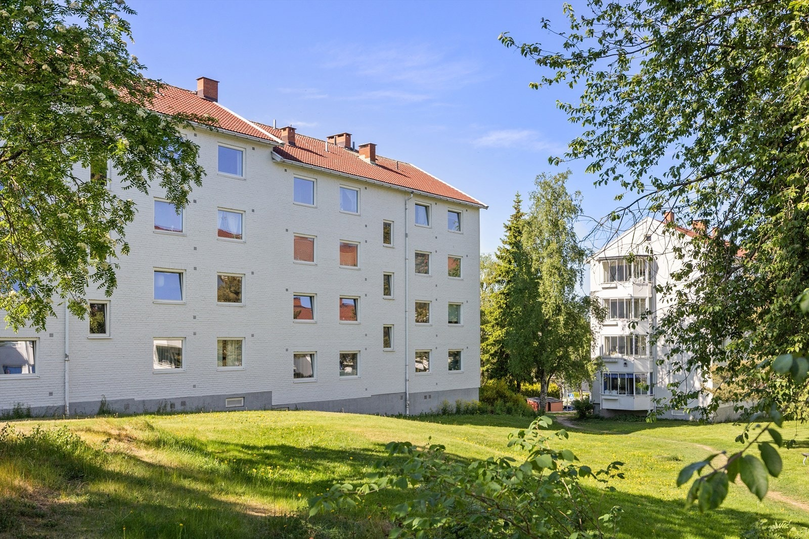 Borettslaget kan by på velstelte og grønne fellesarealer som innbyr til trivsel og utemiljø. Galleribilde