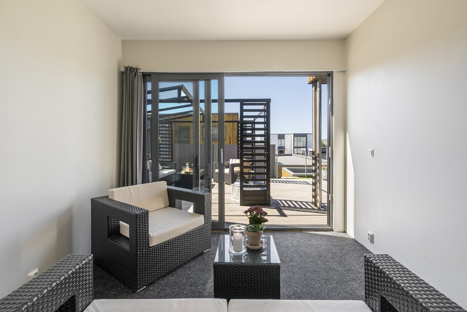 Hagestue med skyvedører Galleribilde