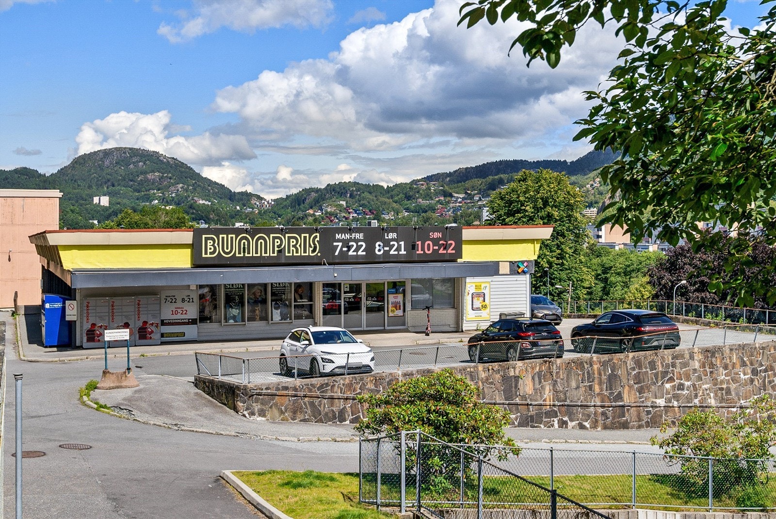 - Søndagsåpen Bunnpris like ved avkjørsel til borettslaget, ca. 1 min gange fra blokken - Galleribilde