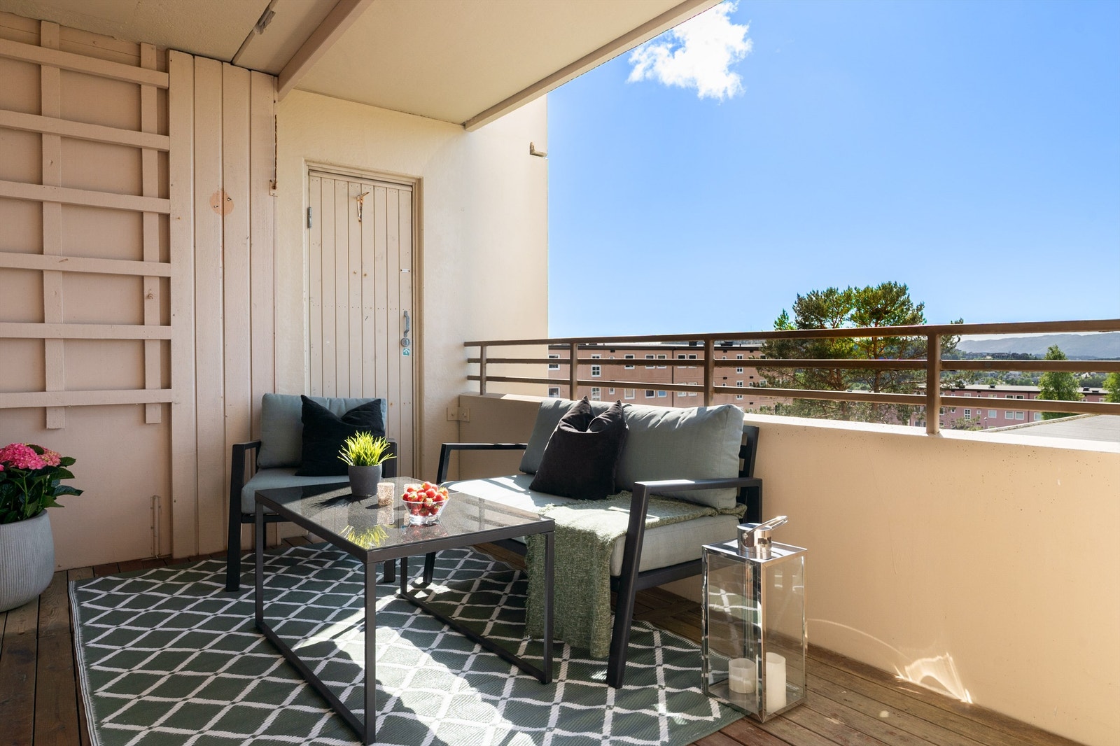 - Utgang fra stue til balkong på ca. 15 kvm - Galleribilde