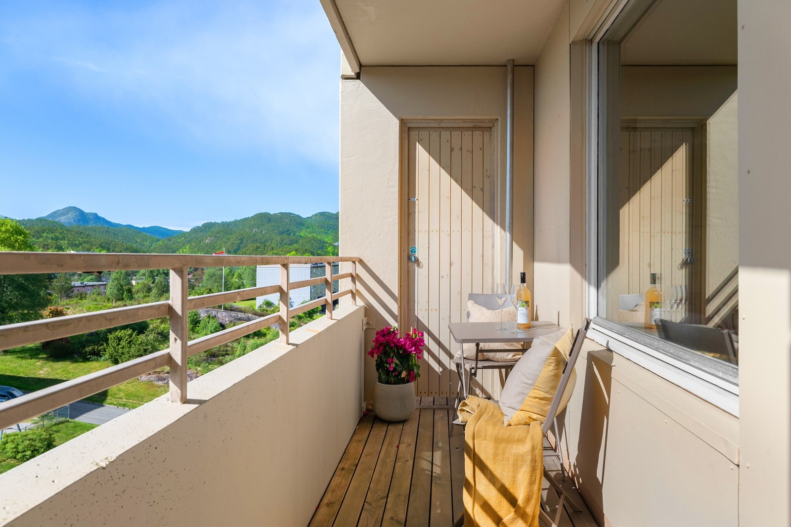 - Her kan sol og utsikt nytes - Galleribilde