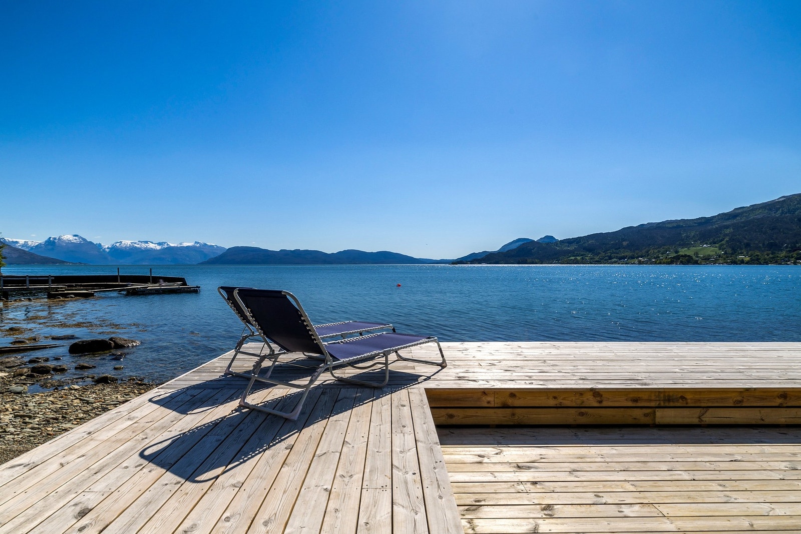 Fra boligen har man en fantastisk sjøutsikt Galleribilde