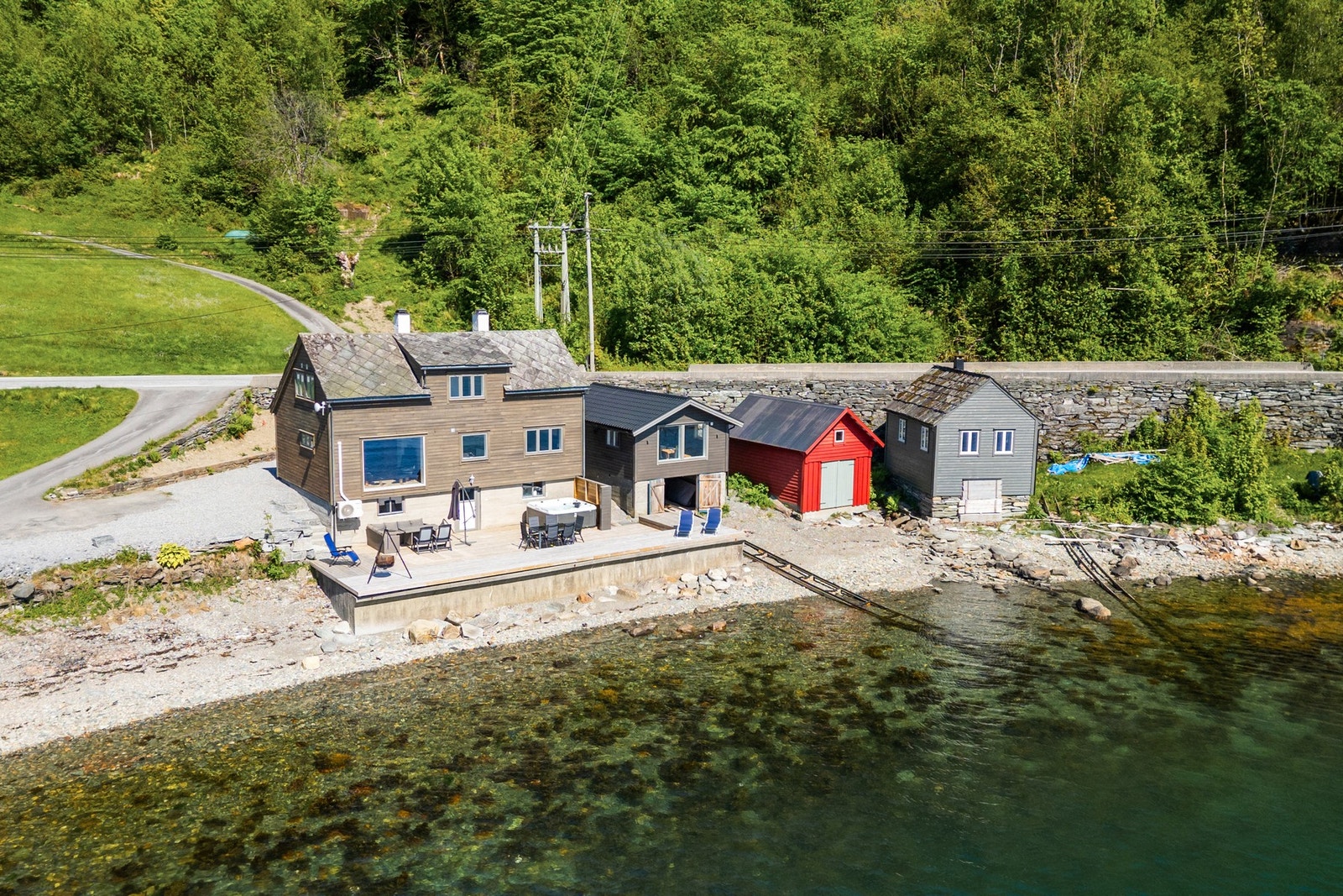 Her kan man nyte solen fra tidlig om morgenen helt til kl 22 om kvelden Galleribilde